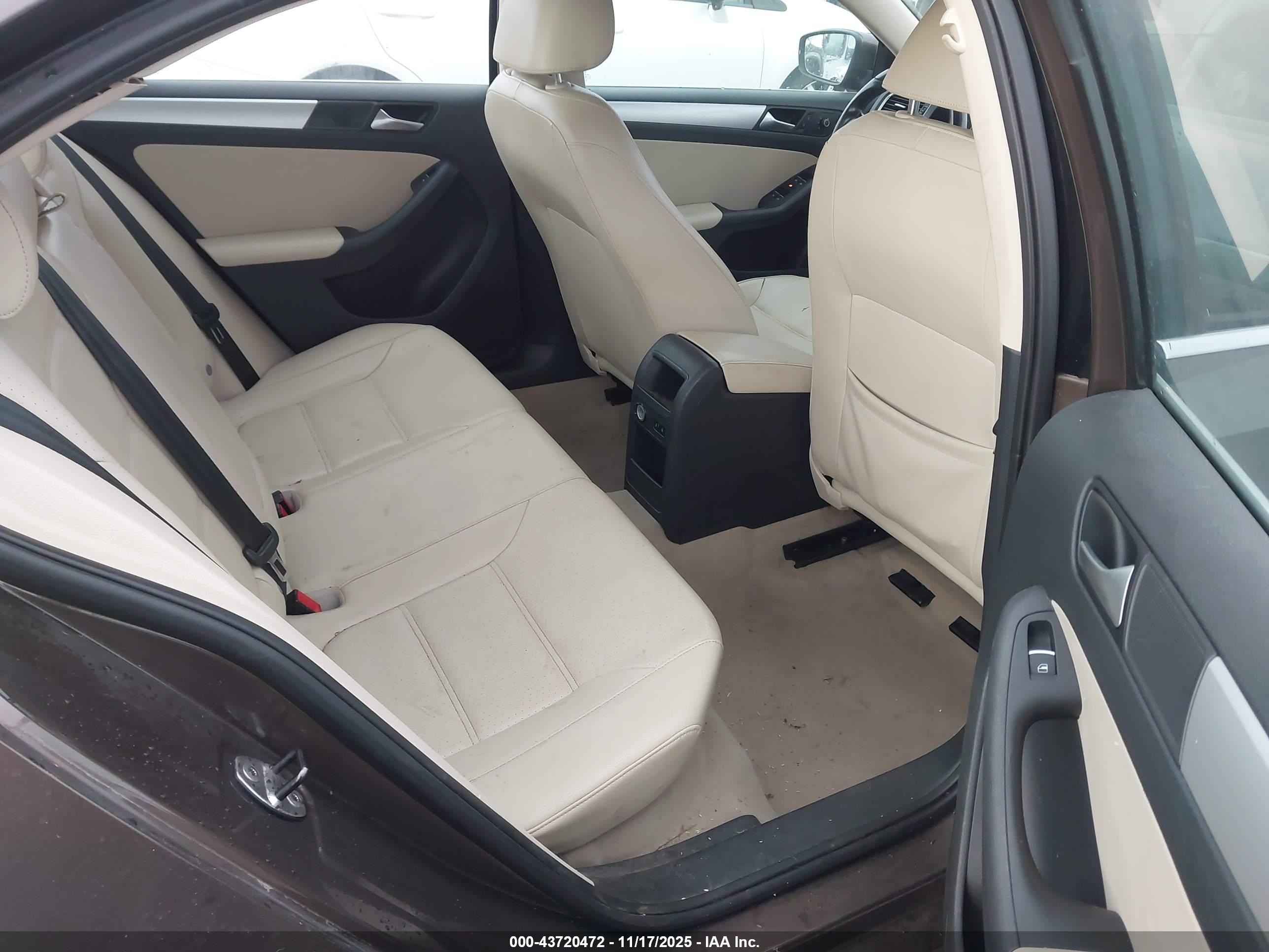 VOLKSWAGEN JETTA image 8