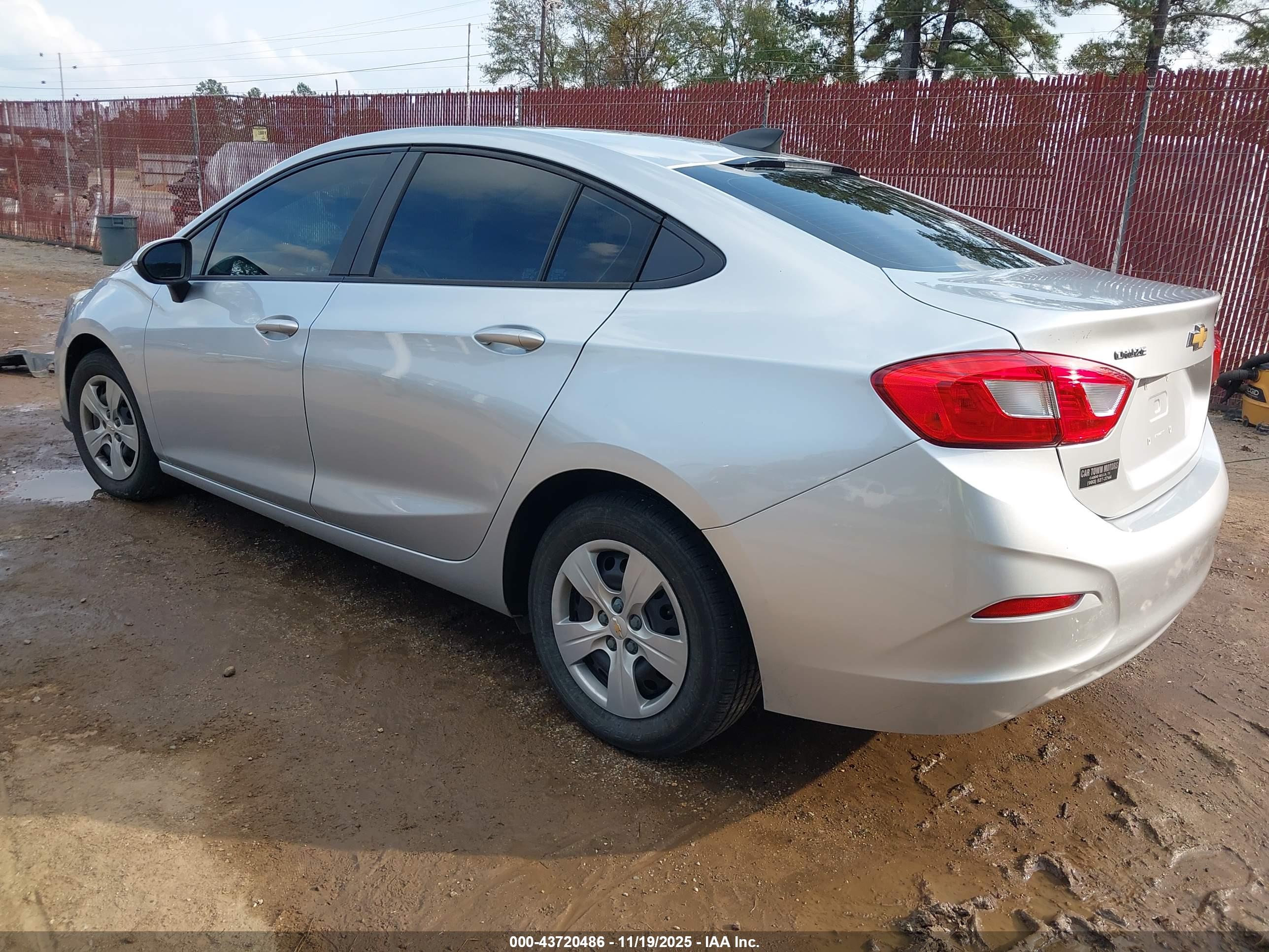 CHEVROLET CRUZE image 3