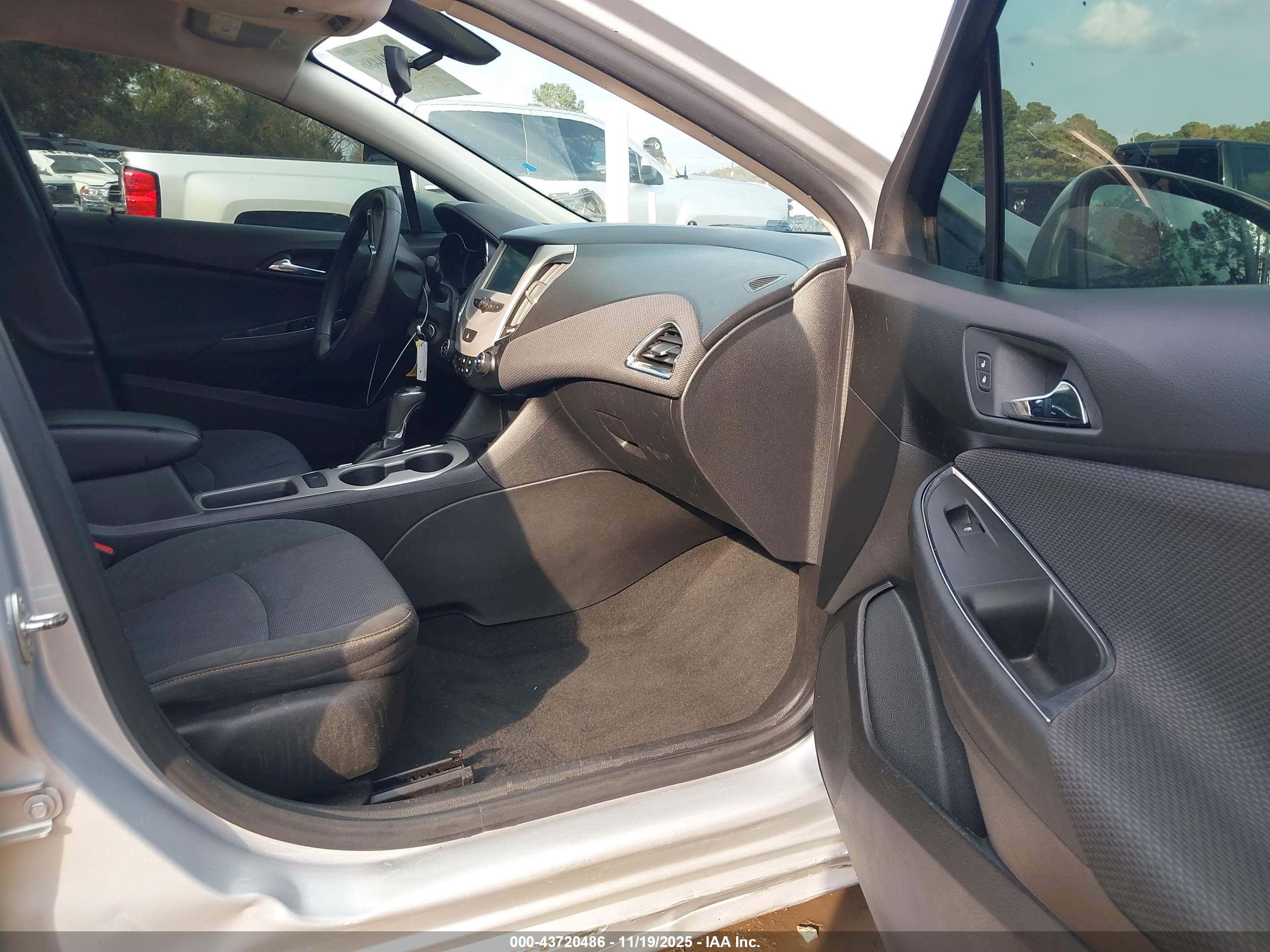 CHEVROLET CRUZE image 5