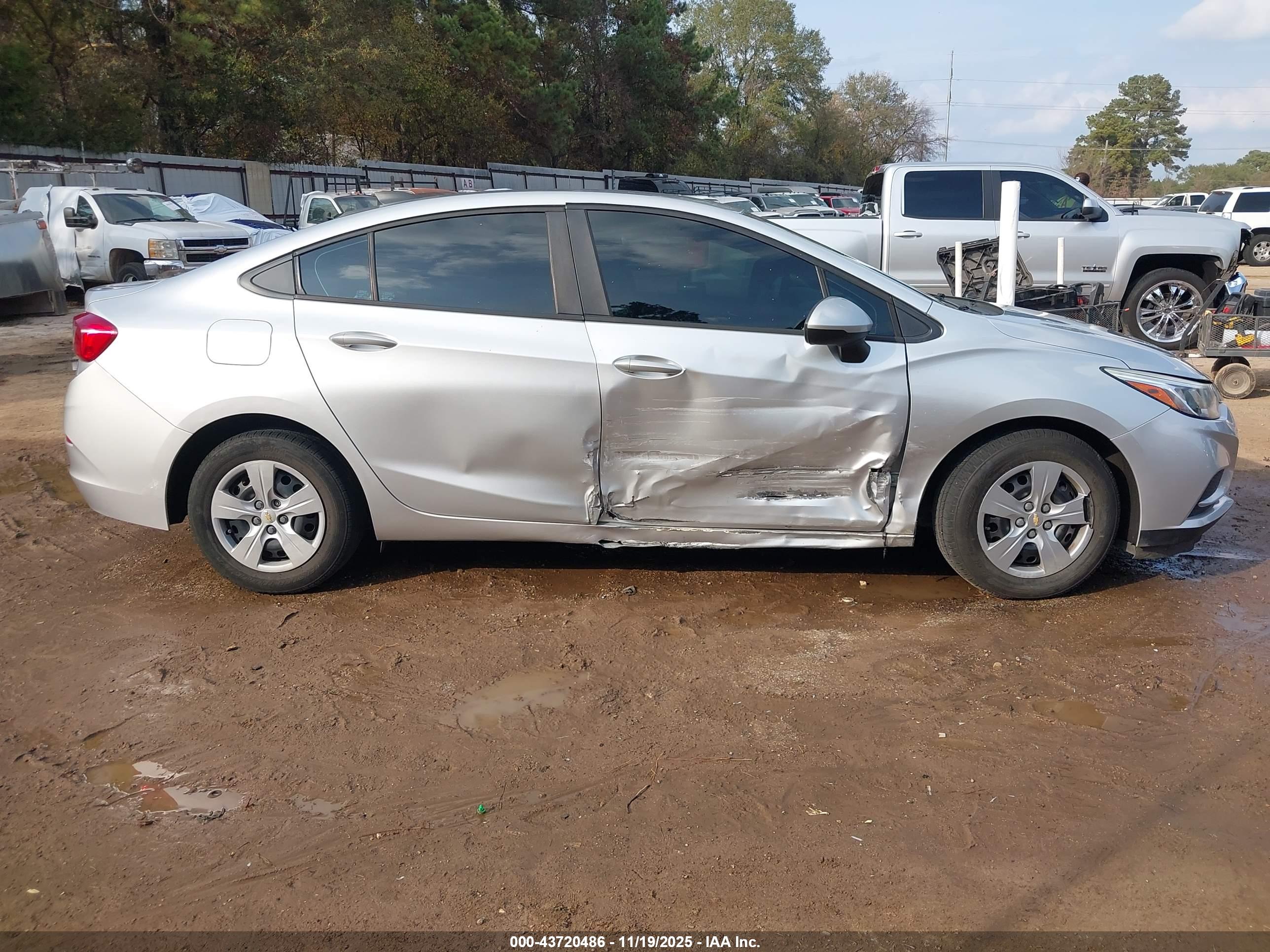 CHEVROLET CRUZE image 6