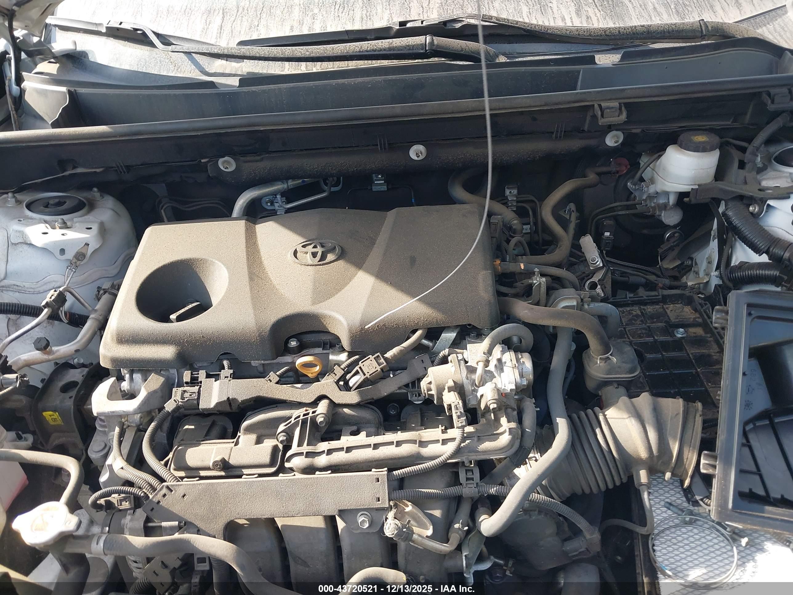 TOYOTA RAV4 image 10