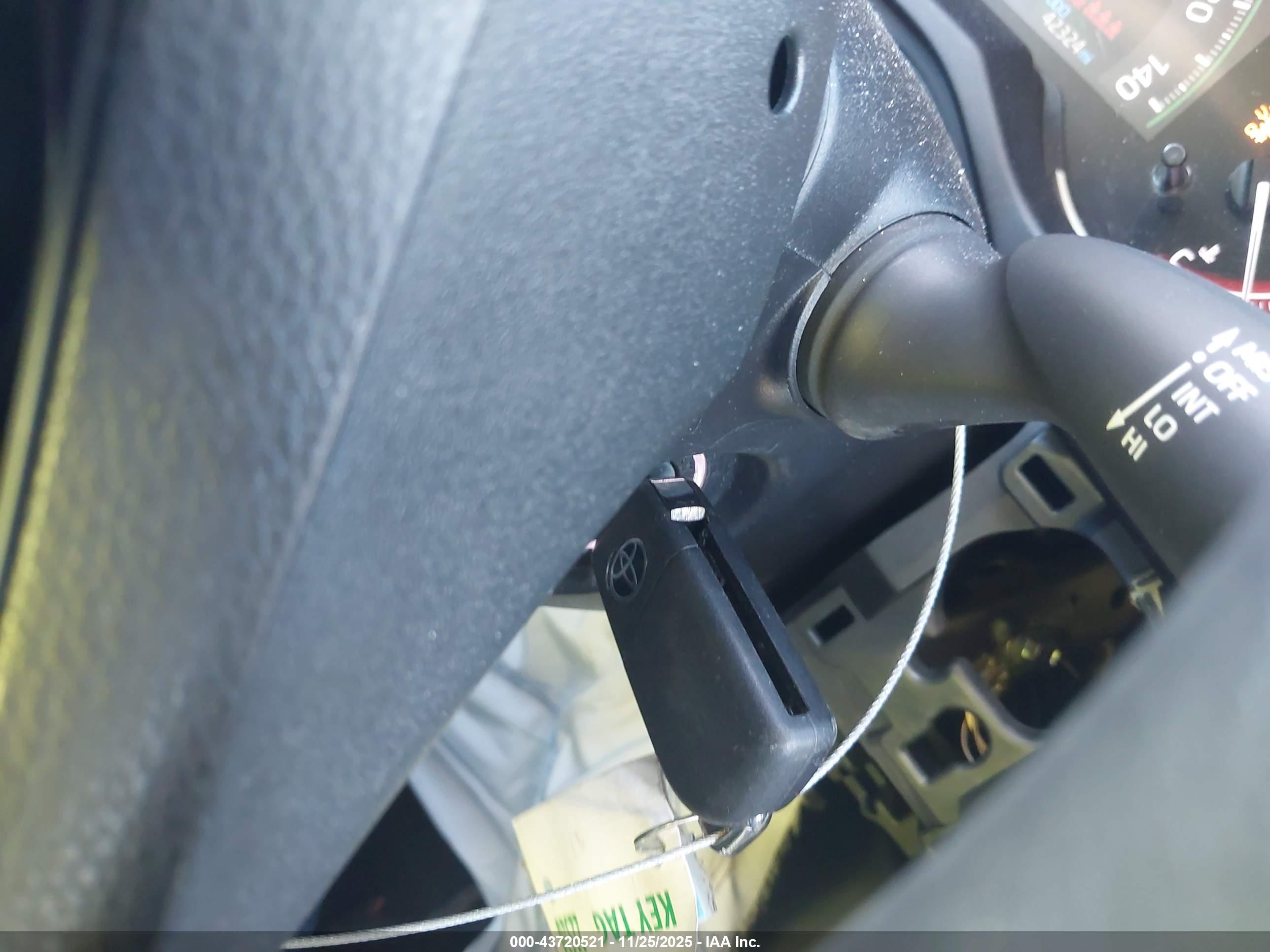 TOYOTA RAV4 image 11