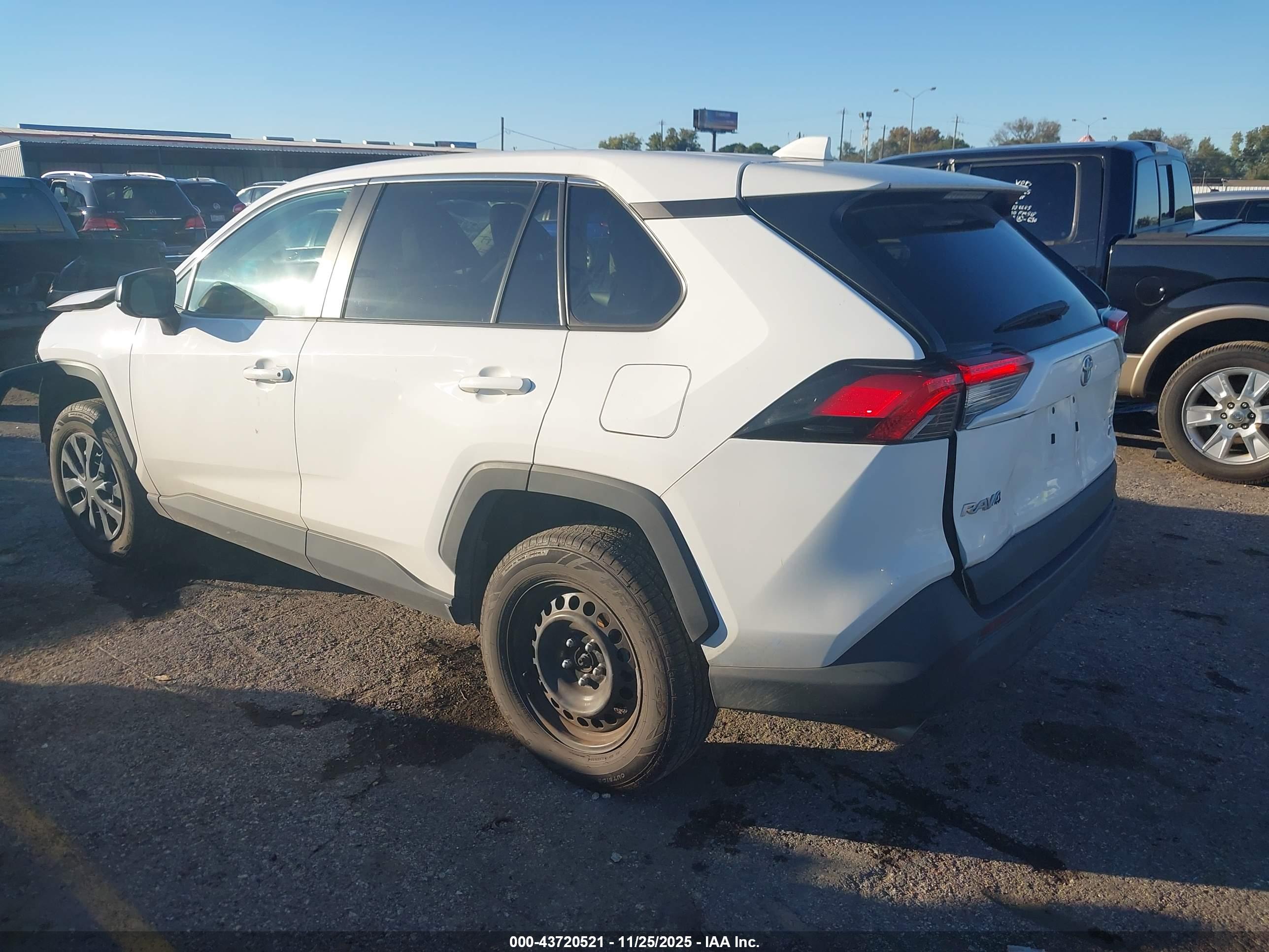 TOYOTA RAV4 image 3