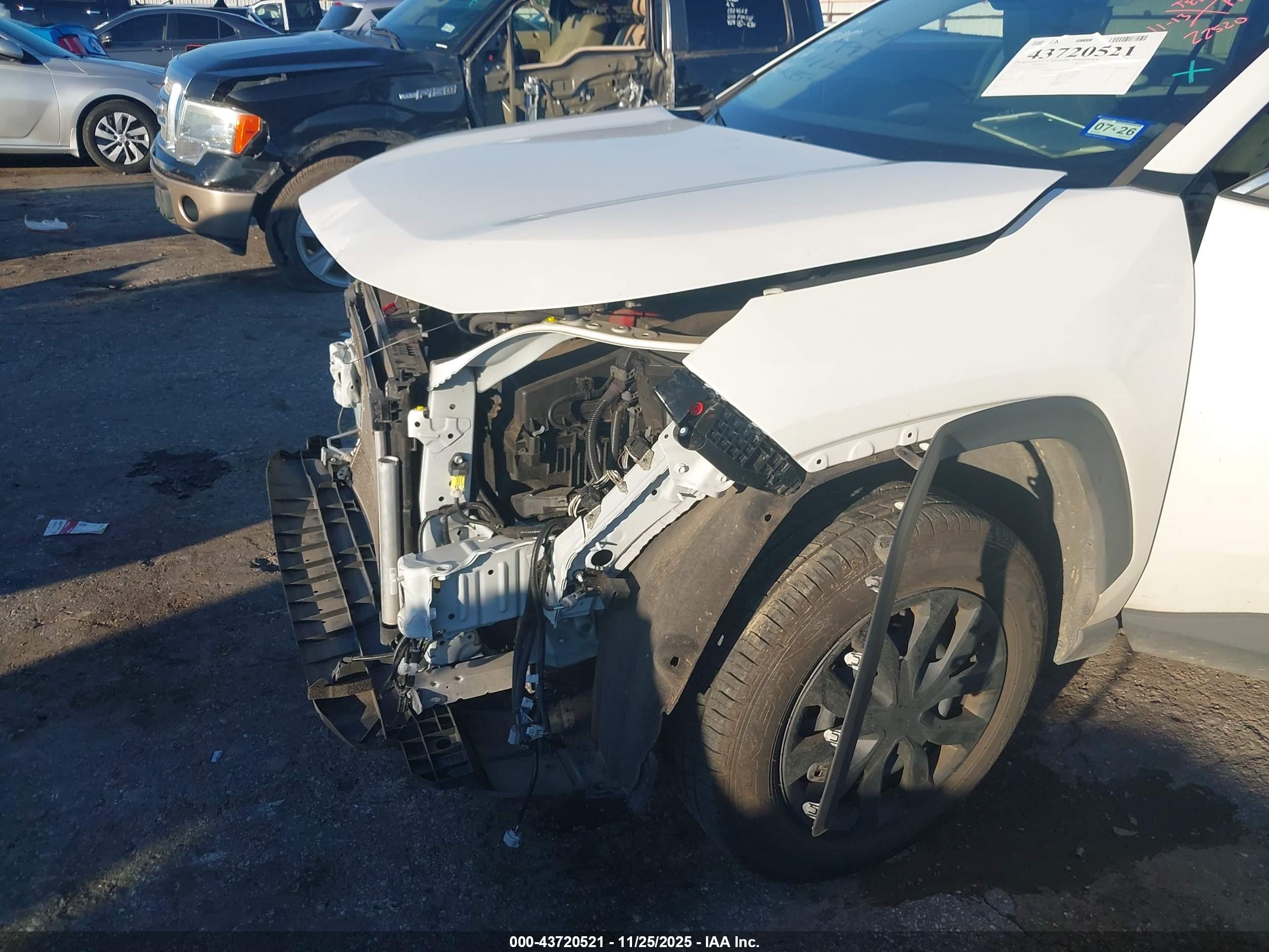 TOYOTA RAV4 image 6