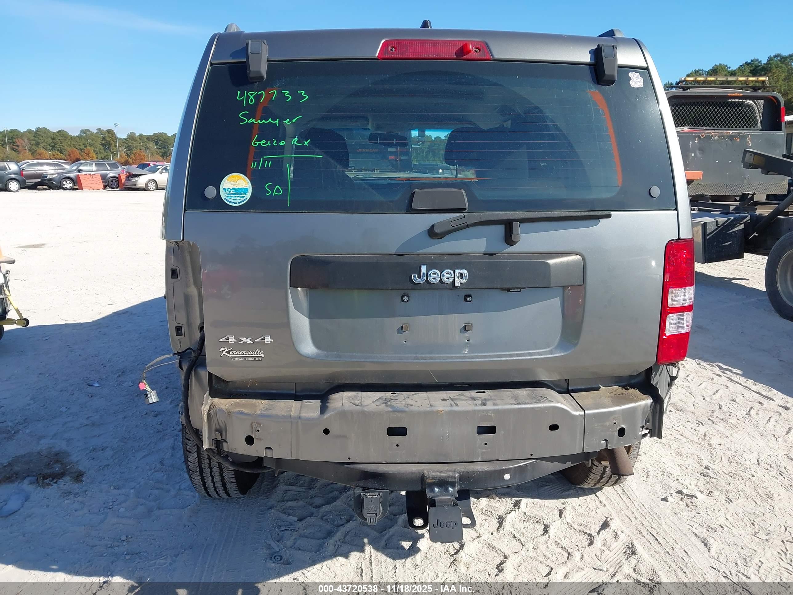 JEEP LIBERTY image 6