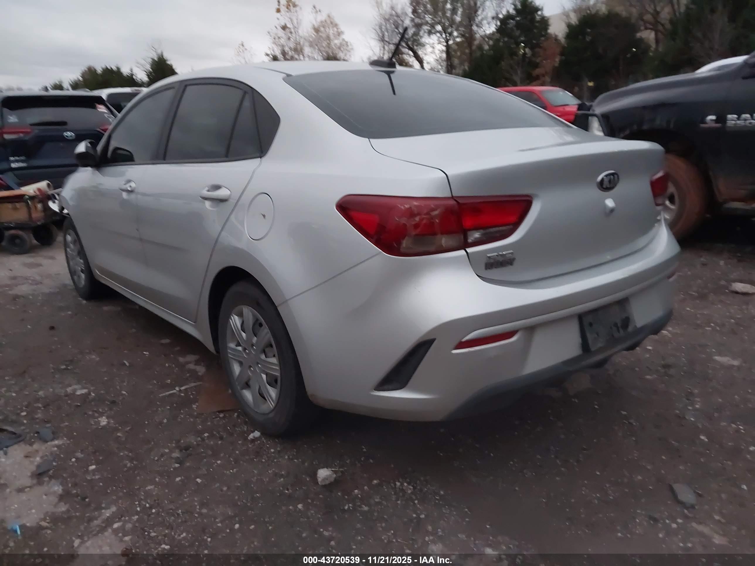 KIA RIO image 3