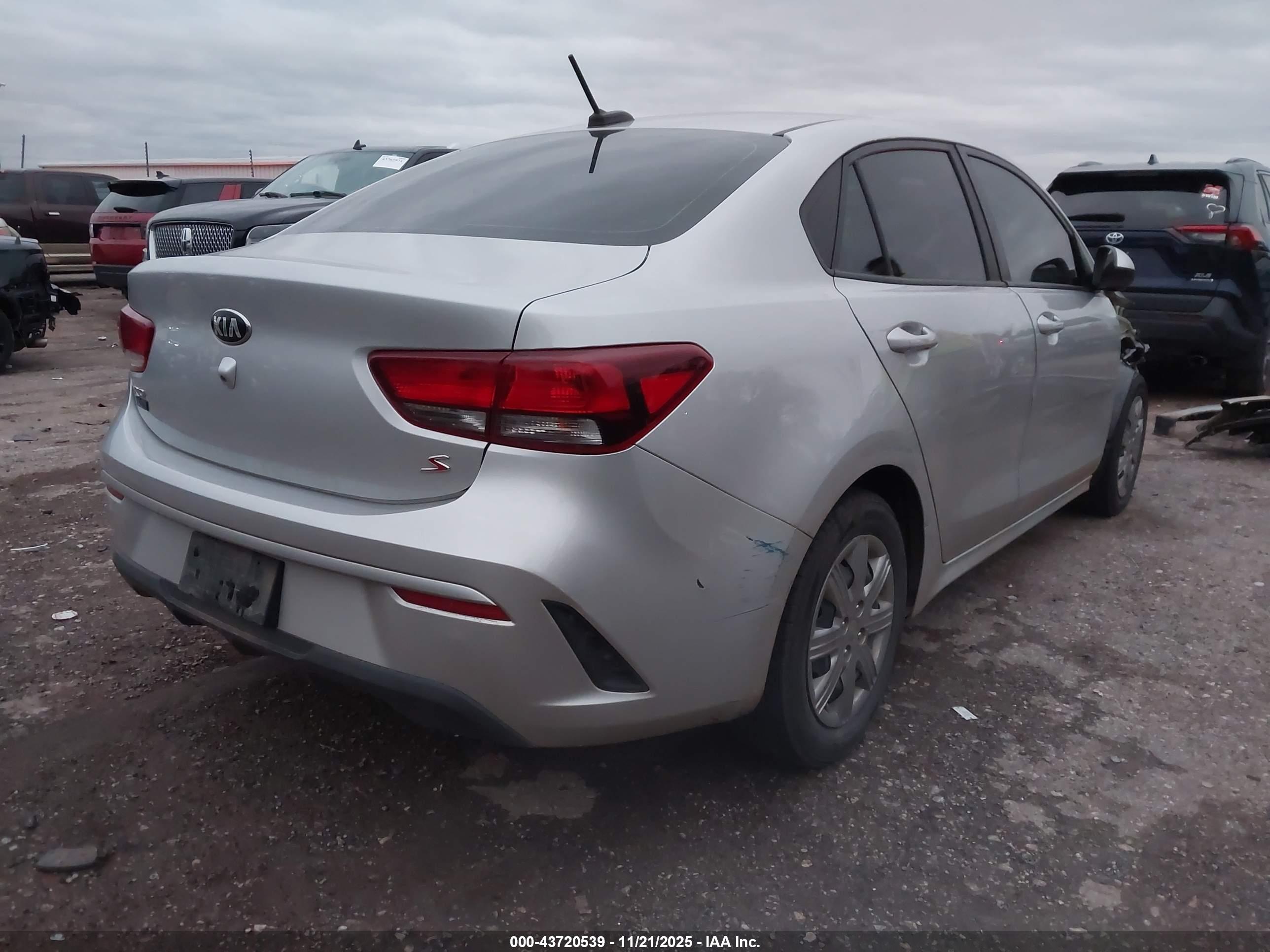 KIA RIO image 4
