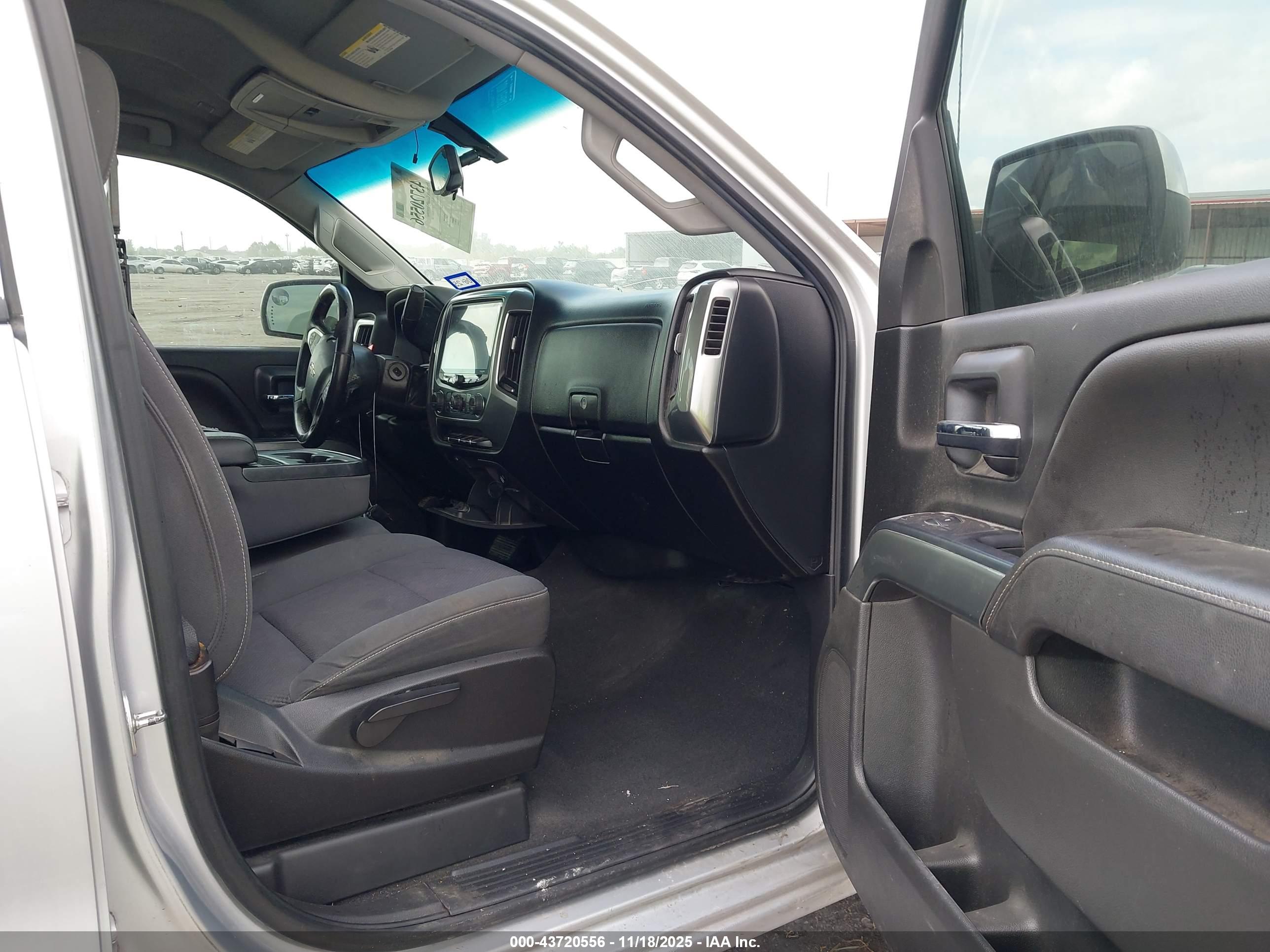 CHEVROLET SILVERADO image 5