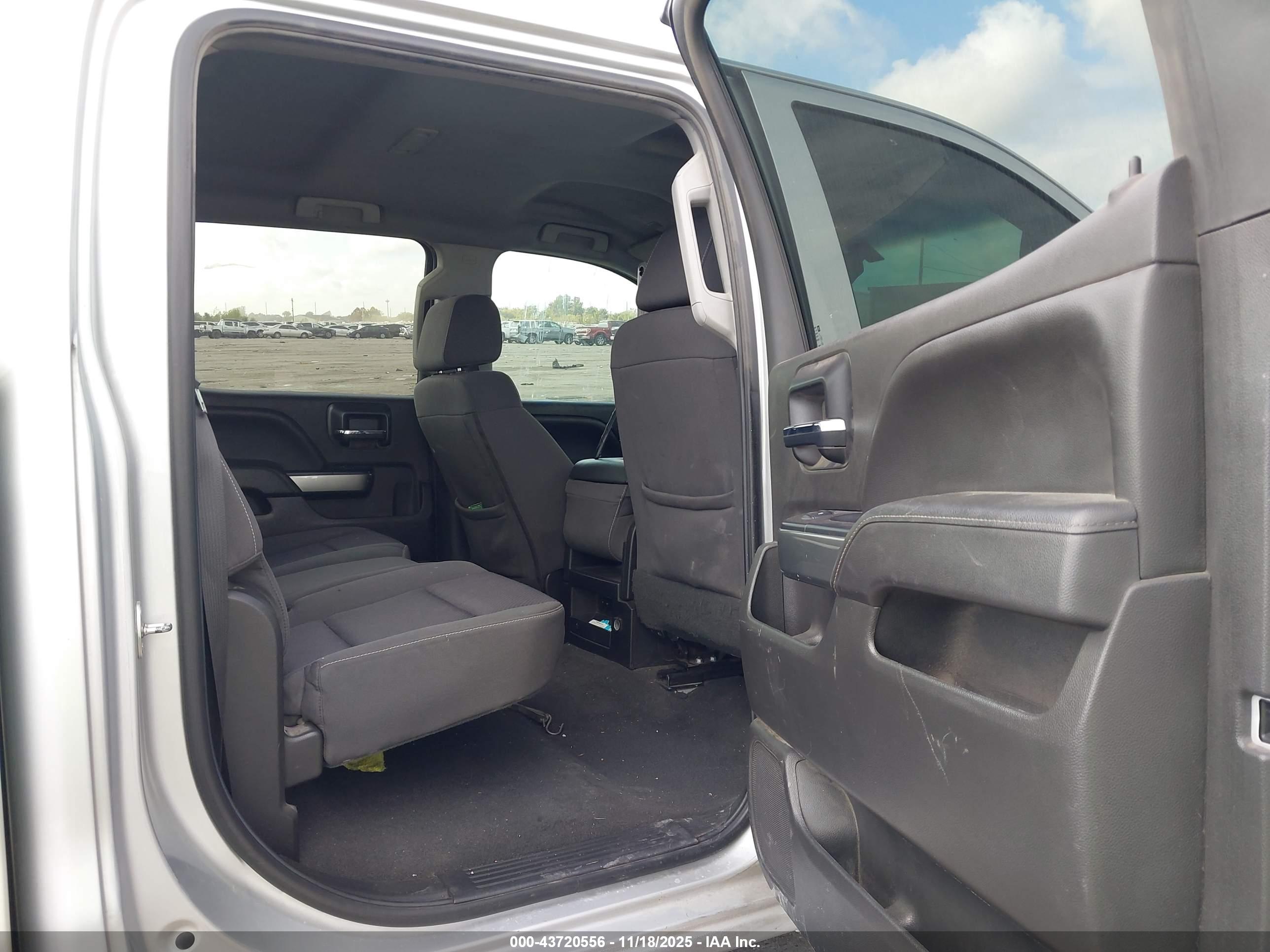 CHEVROLET SILVERADO image 8