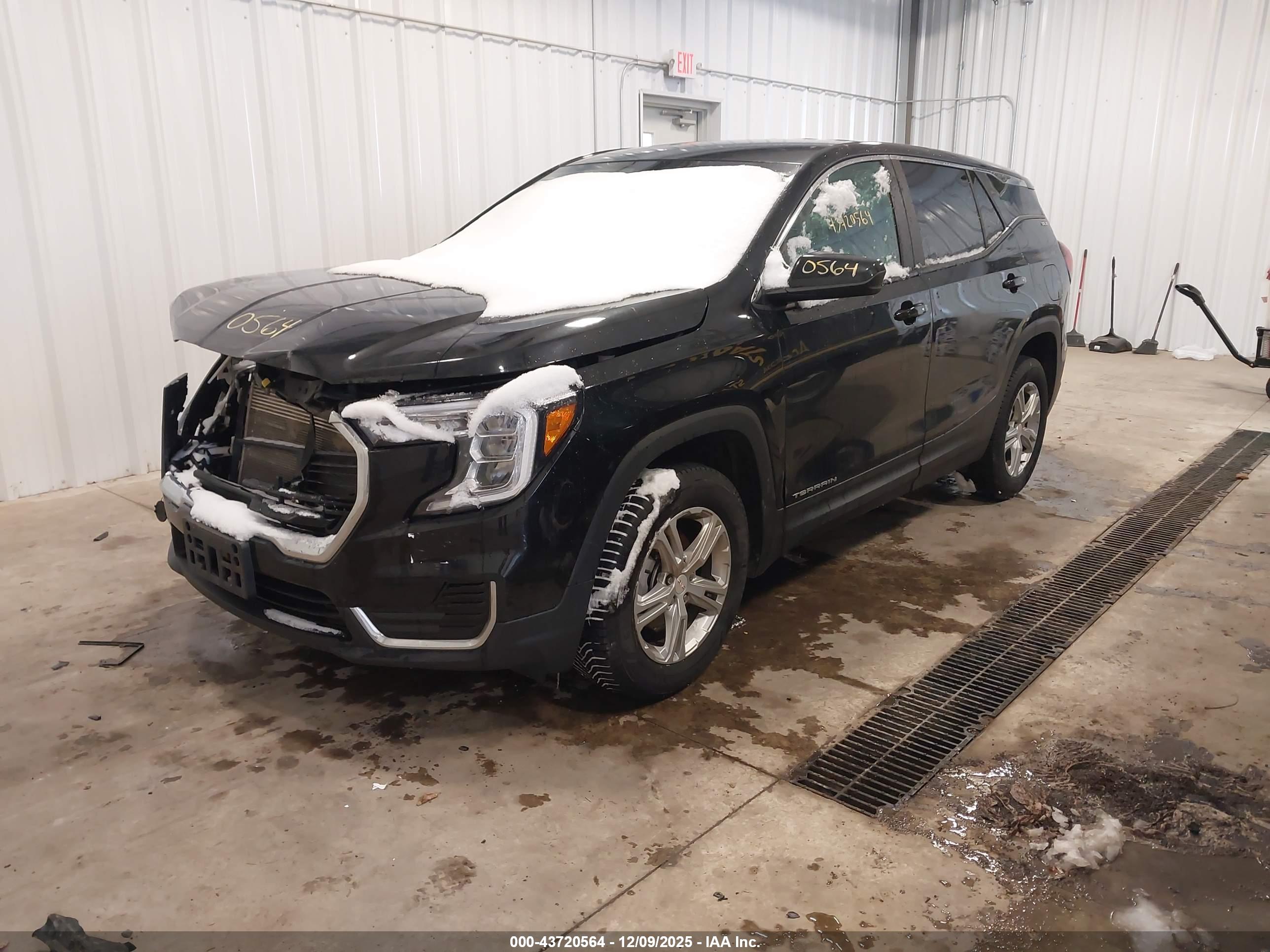 GMC TERRAIN image 2