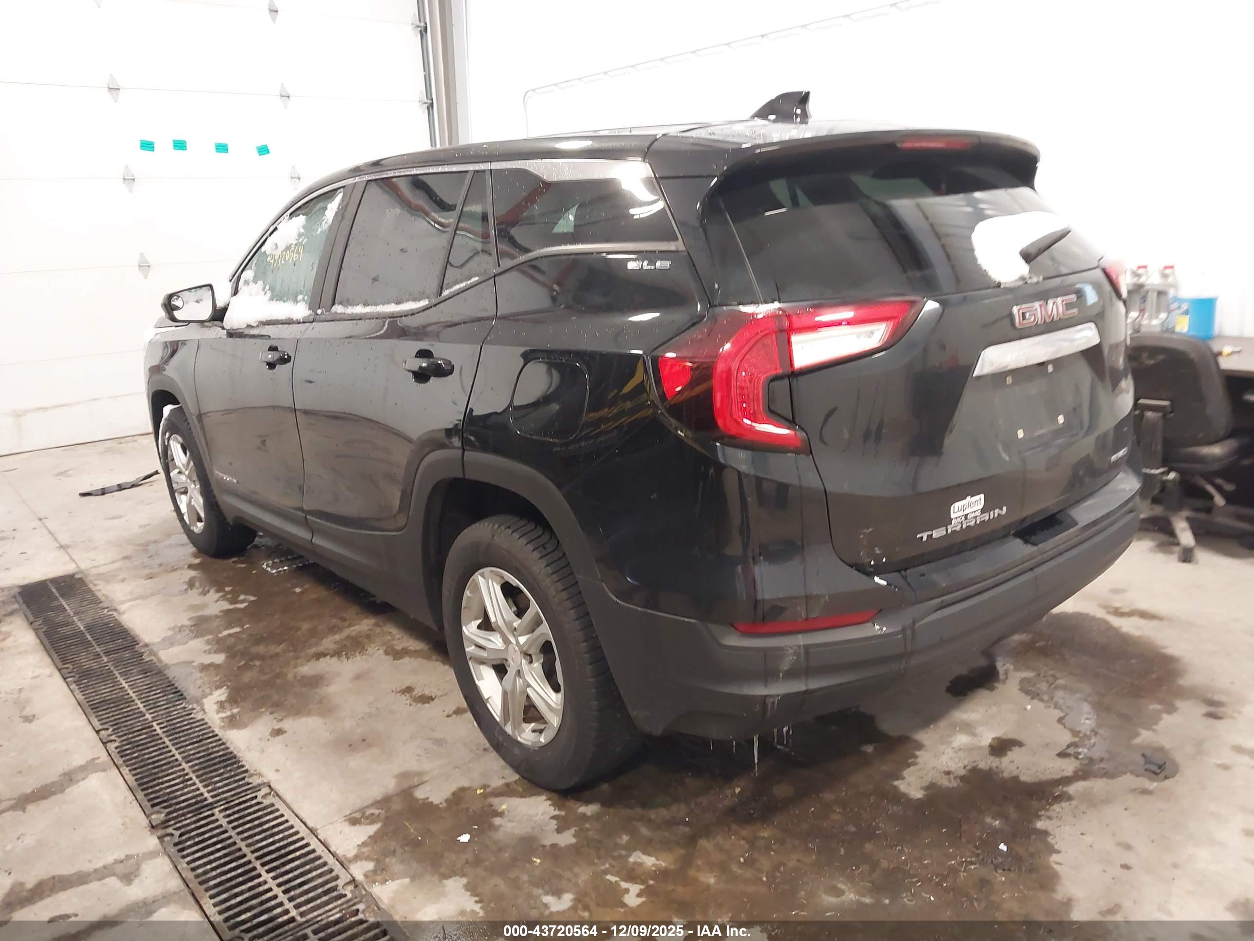 GMC TERRAIN image 3