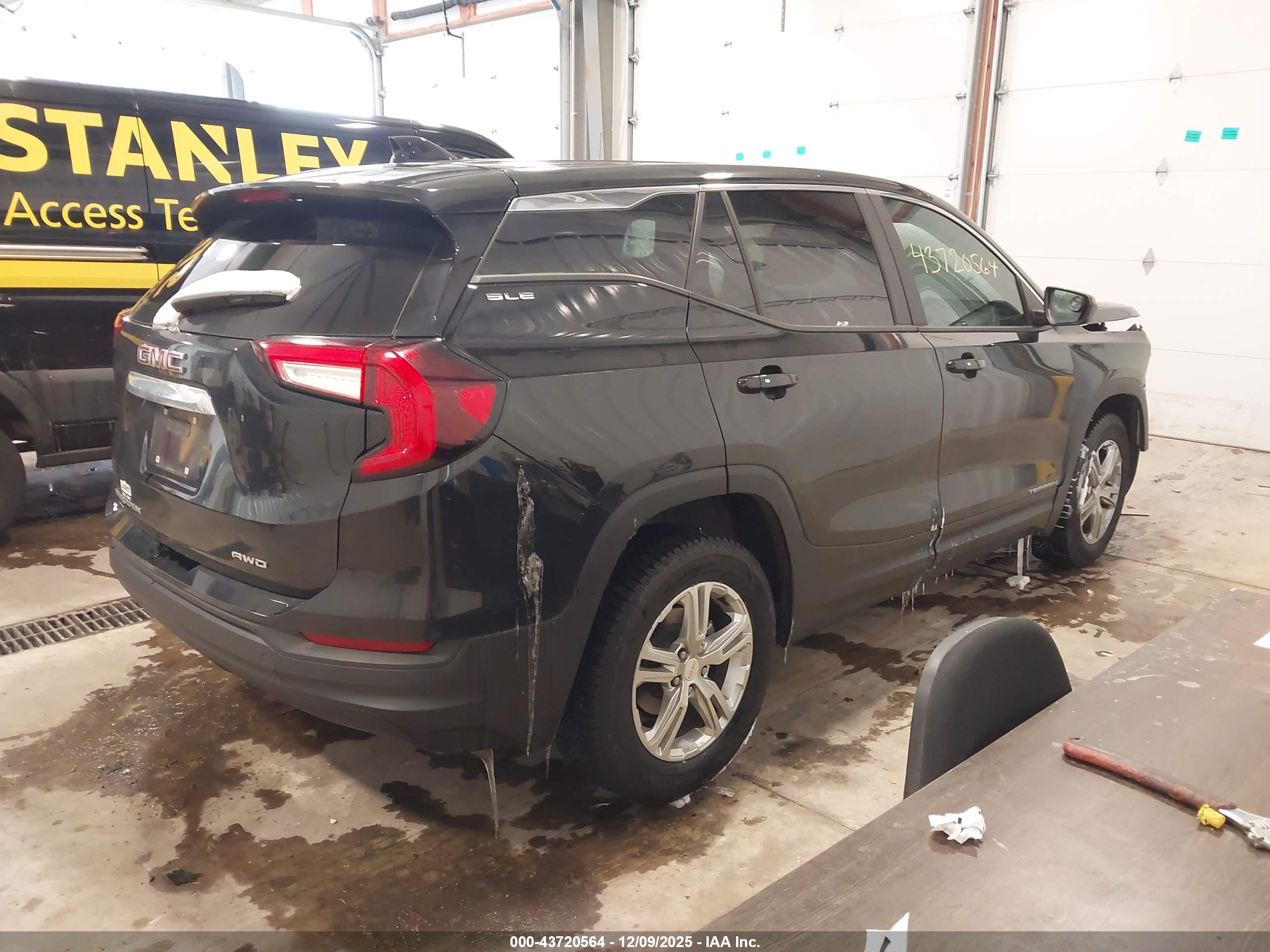 GMC TERRAIN image 4