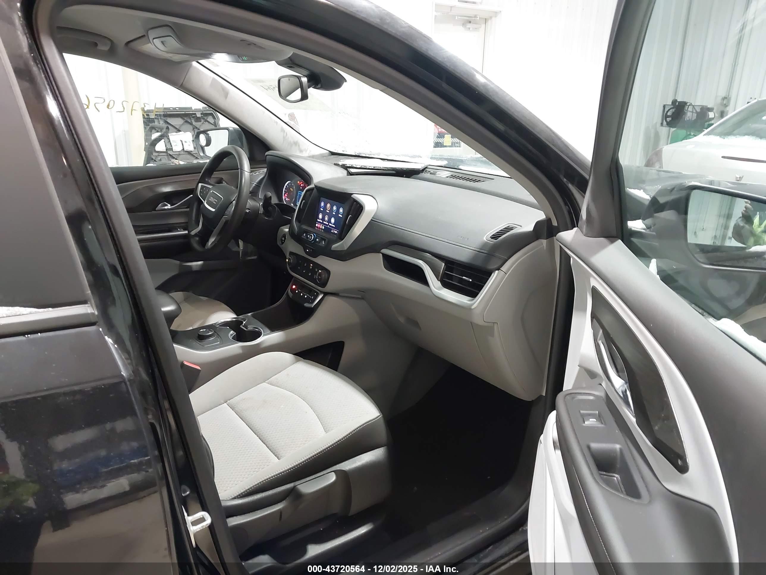 GMC TERRAIN image 5
