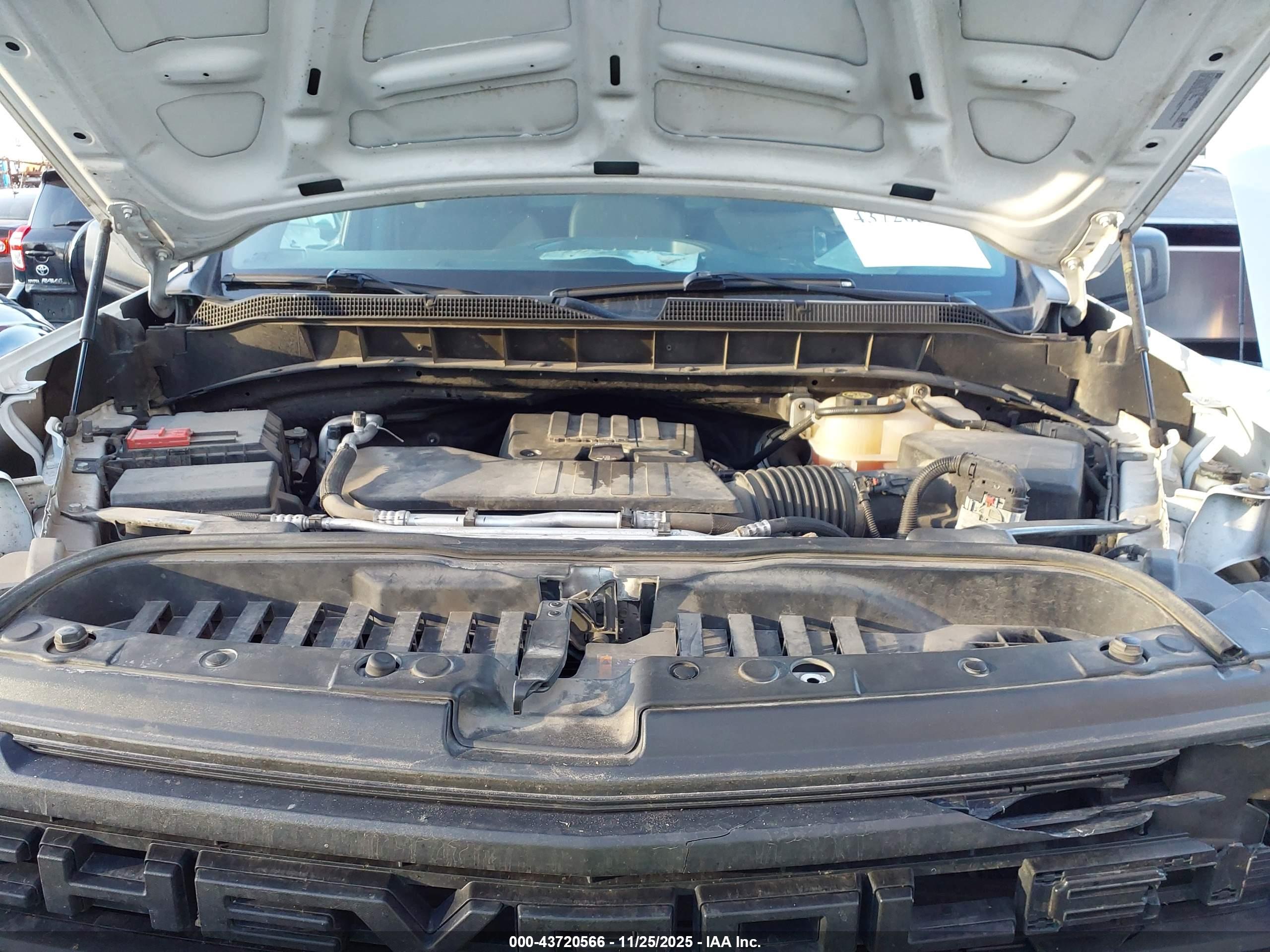 CHEVROLET SILVERADO image 10
