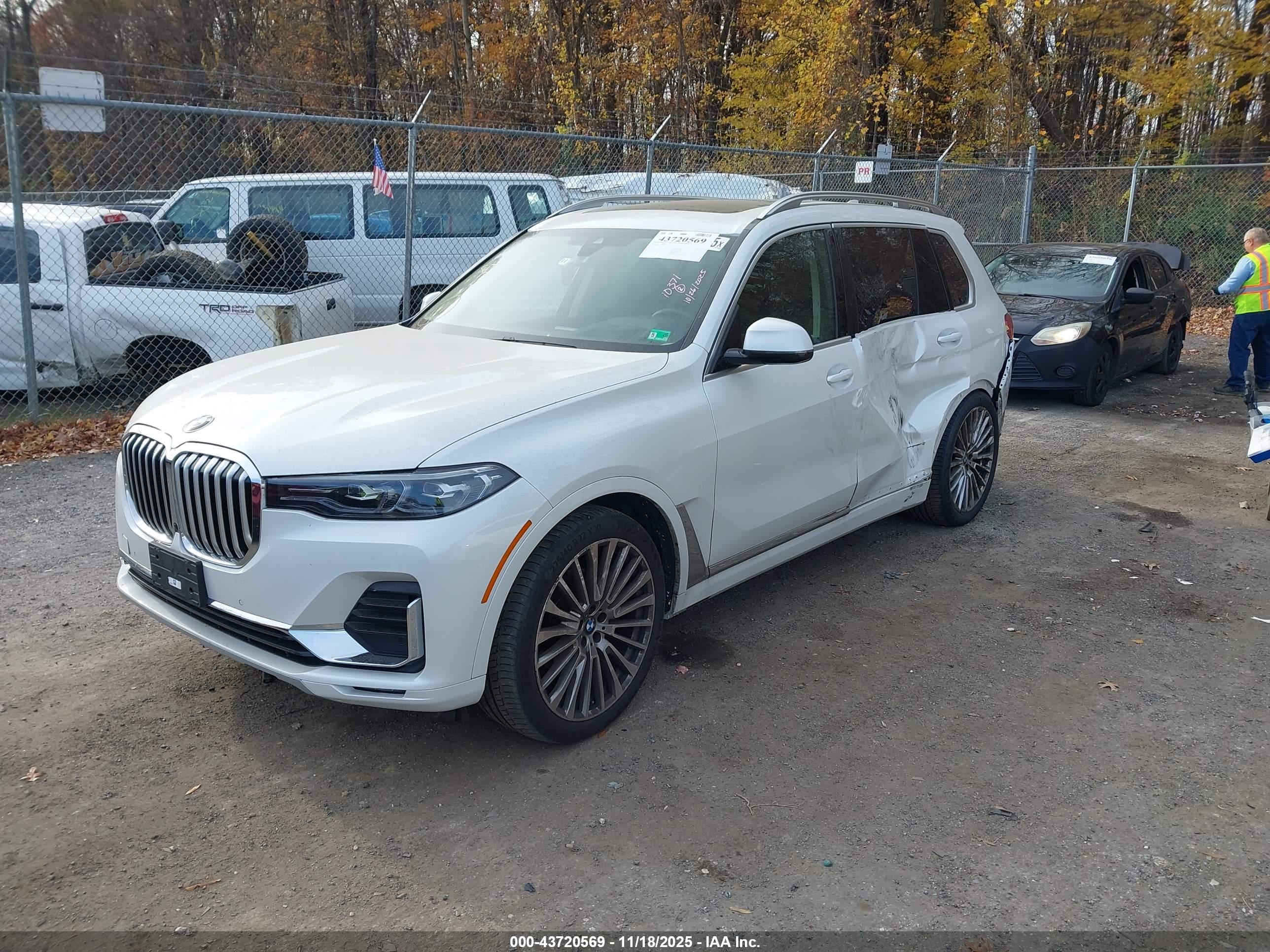 BMW X7 image 2