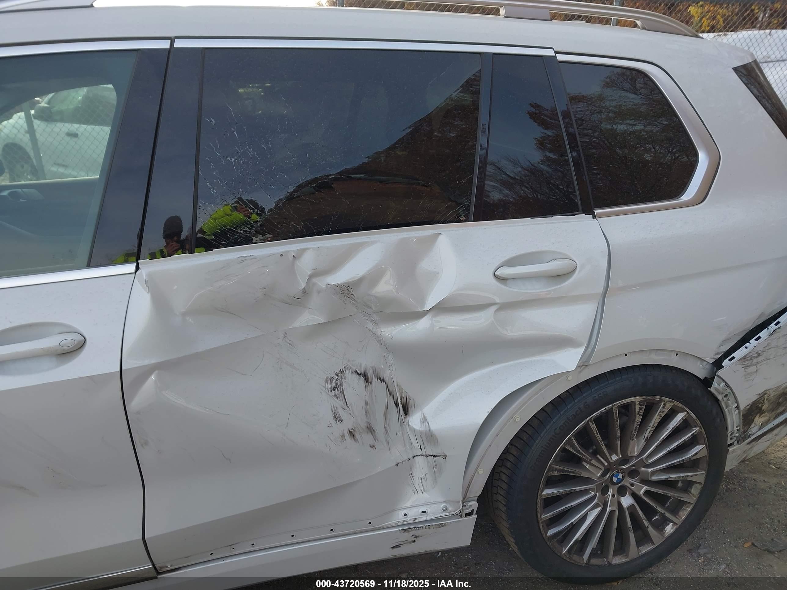 BMW X7 image 6