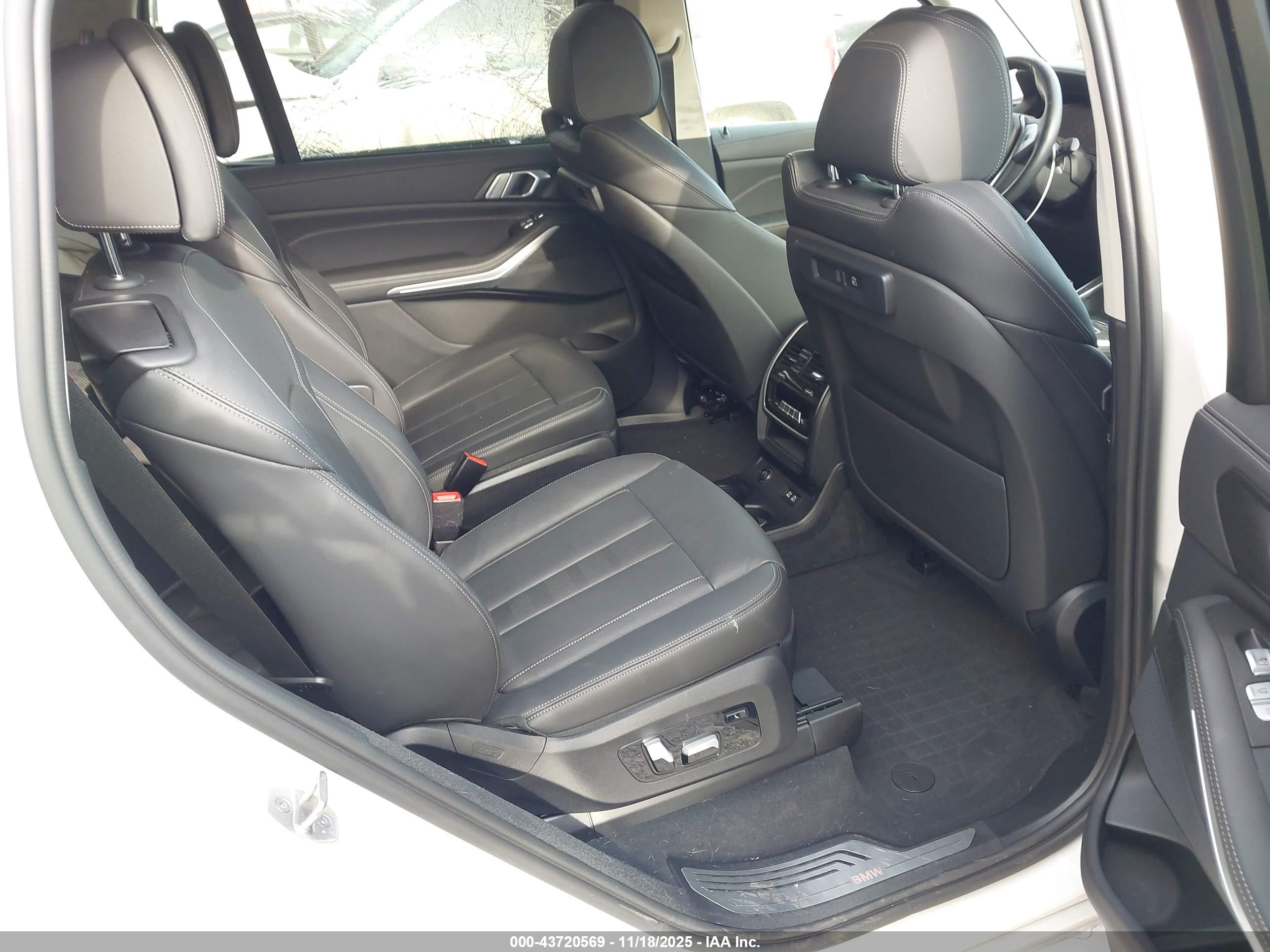 BMW X7 image 8