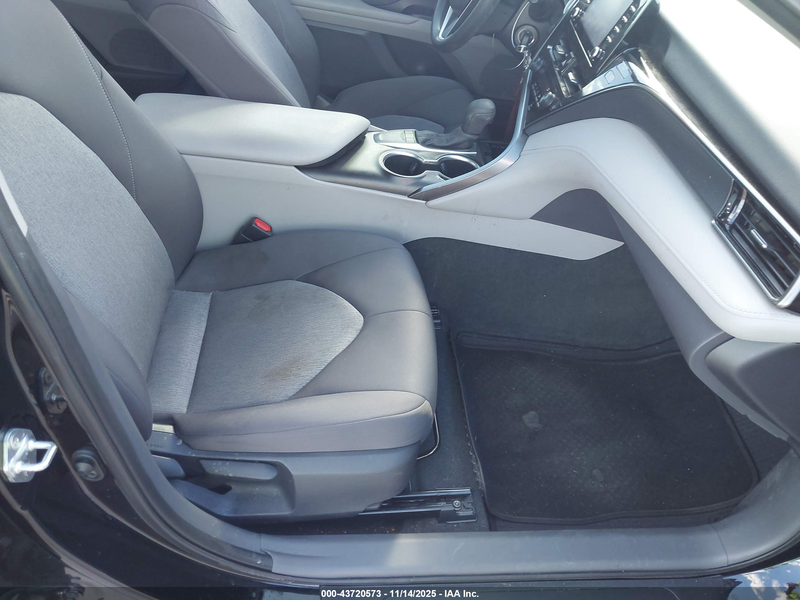 TOYOTA CAMRY image 5