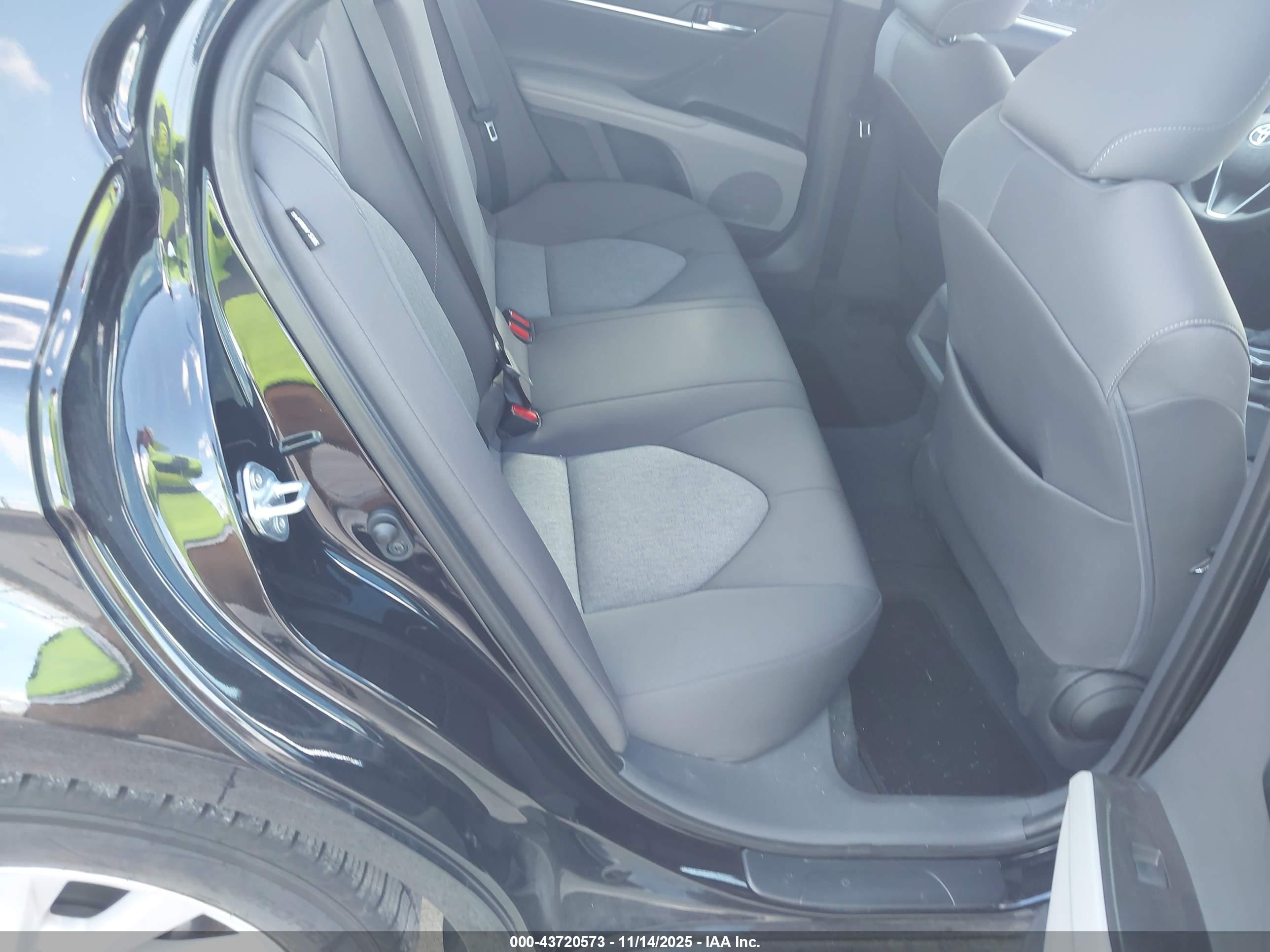 TOYOTA CAMRY image 8
