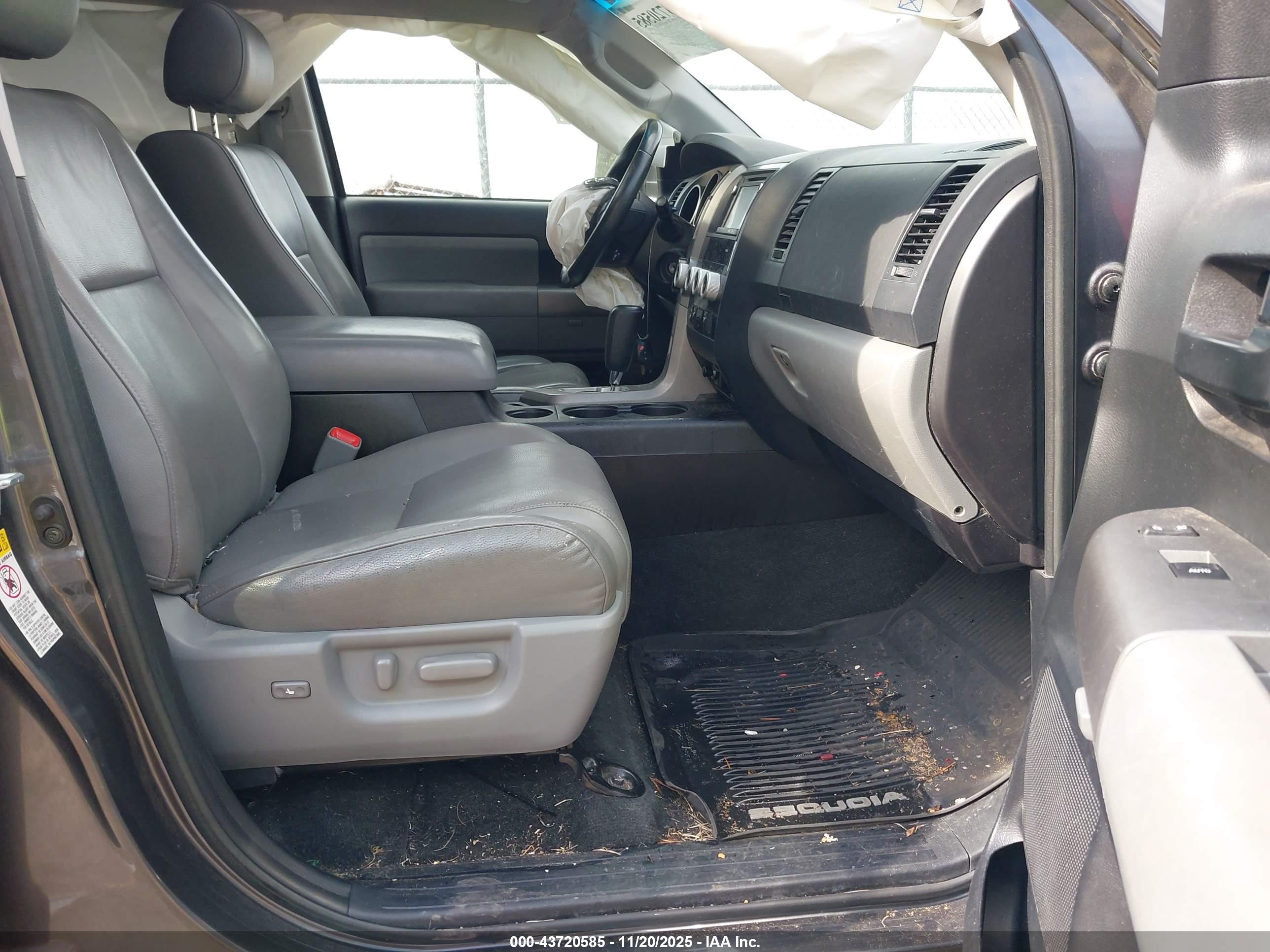 TOYOTA SEQUOIA image 5