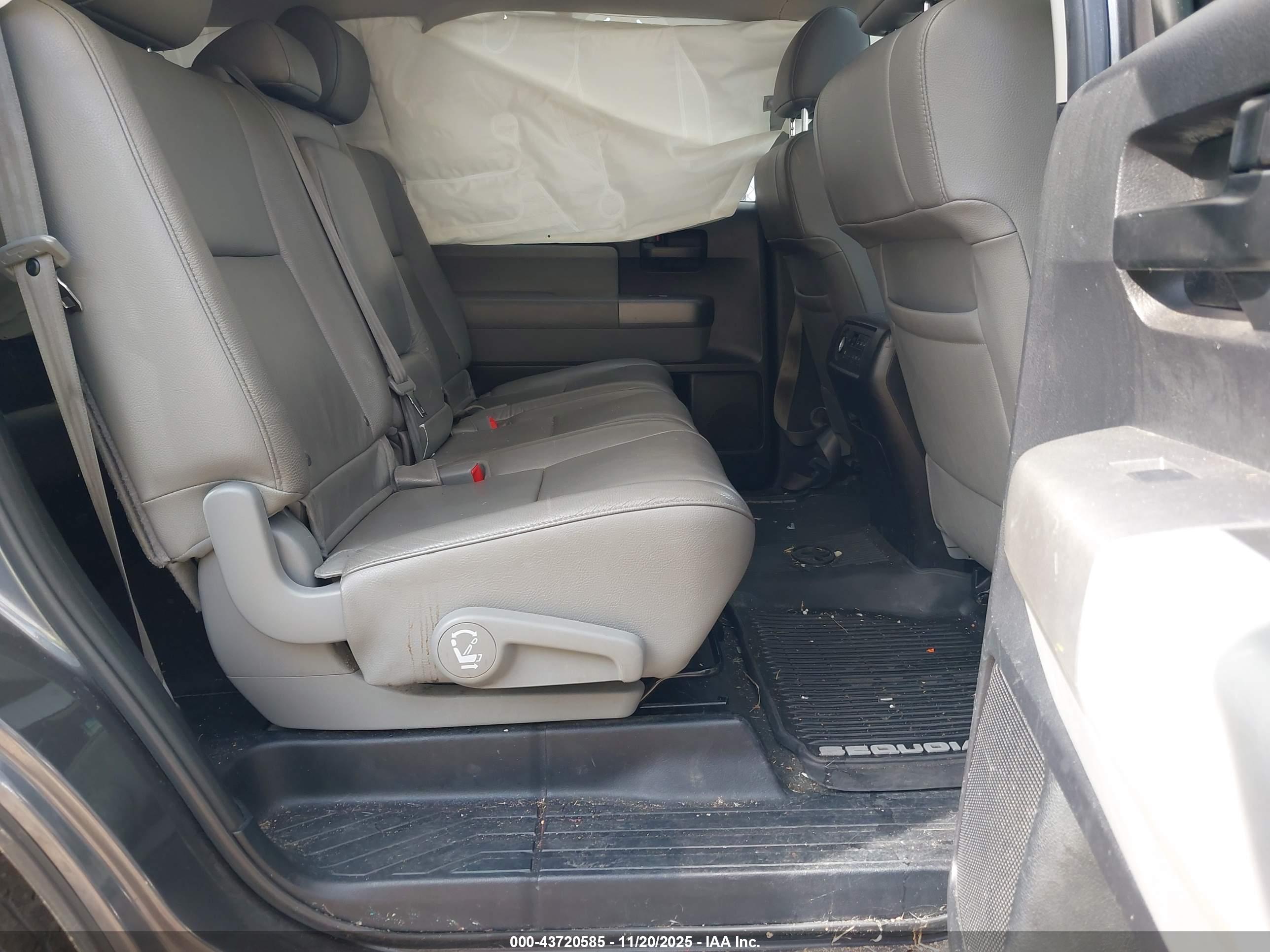 TOYOTA SEQUOIA image 8