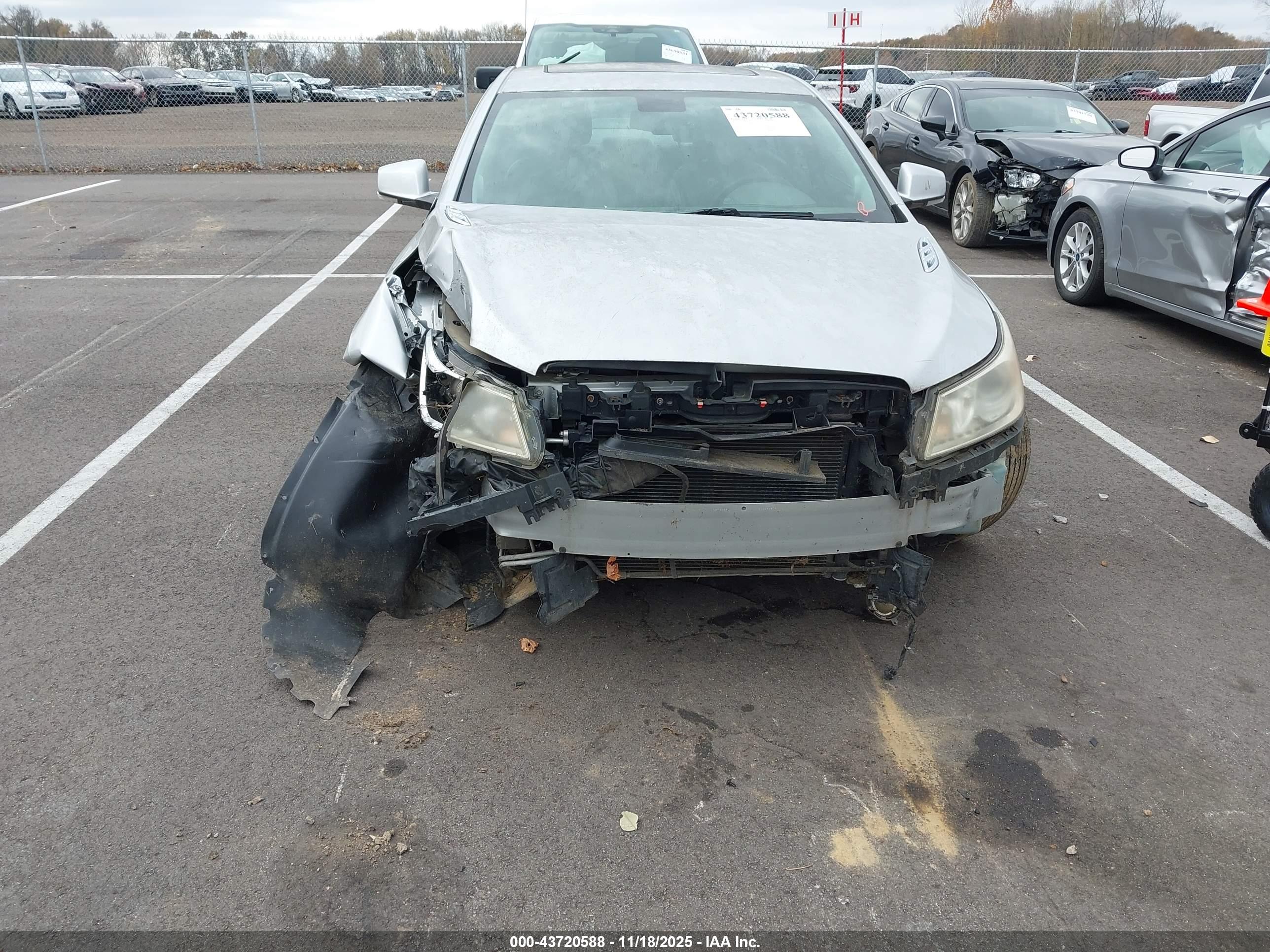 BUICK LACROSSE image 6