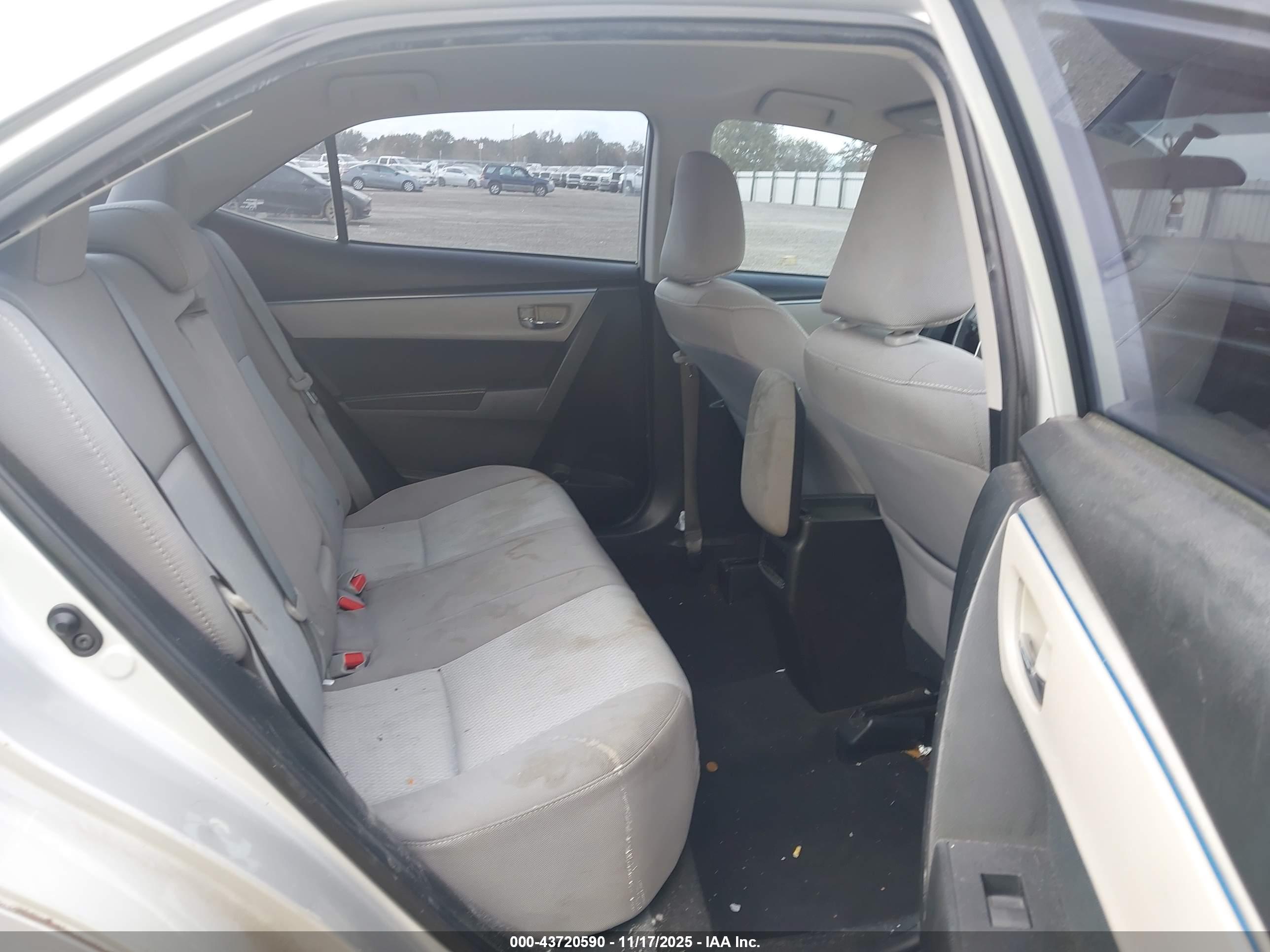 TOYOTA COROLLA image 8