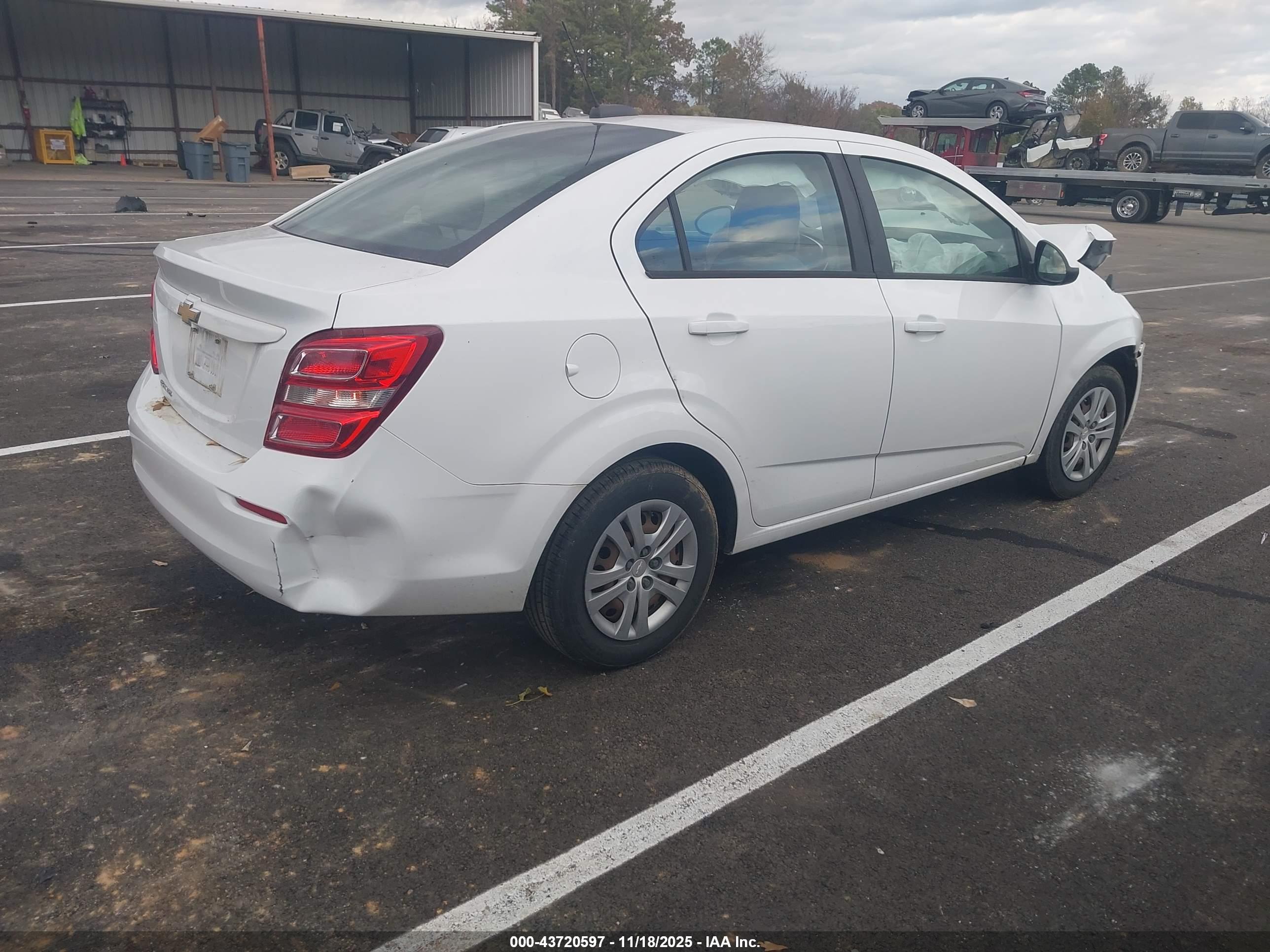 CHEVROLET SONIC image 4