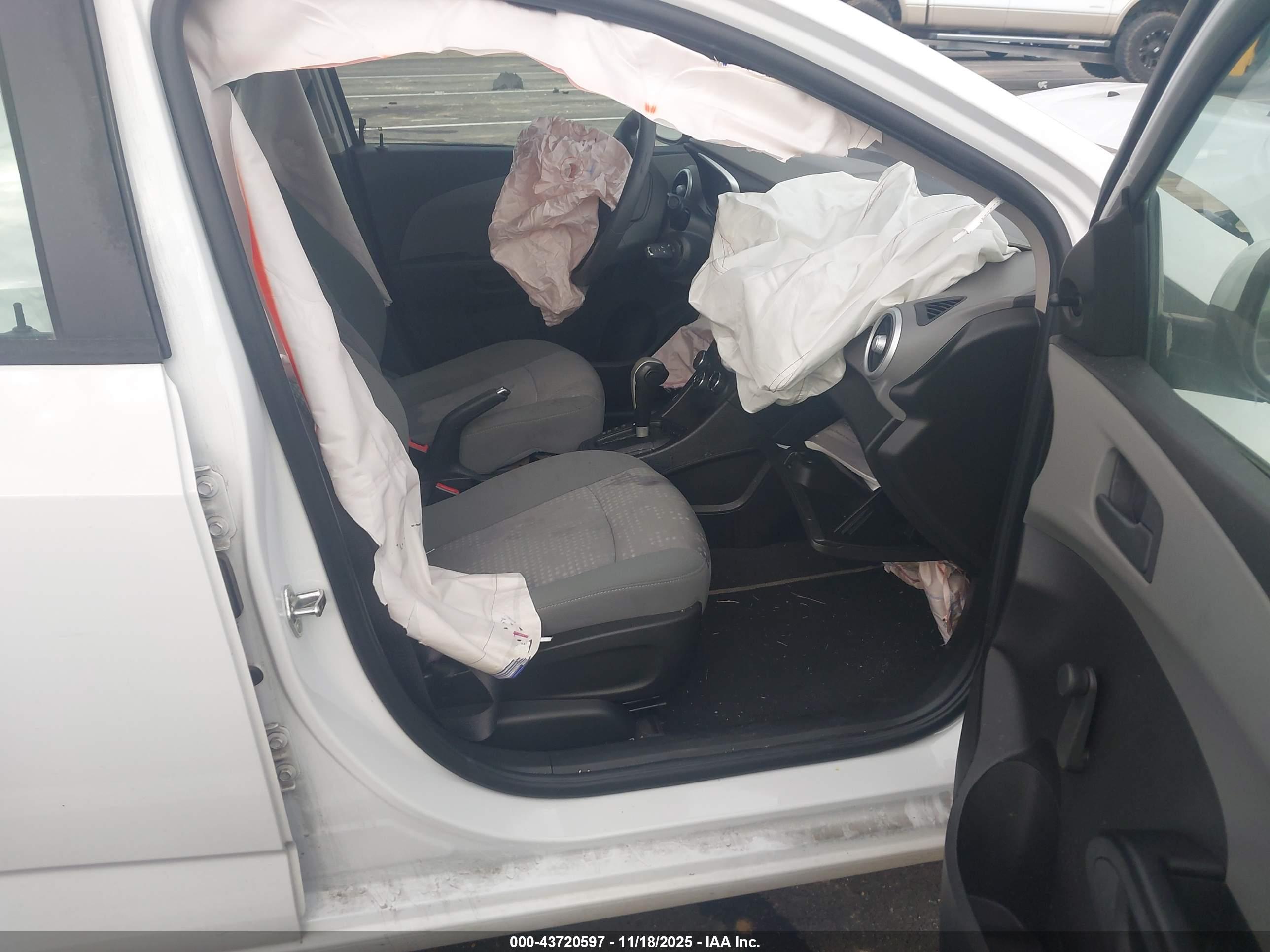 CHEVROLET SONIC image 5