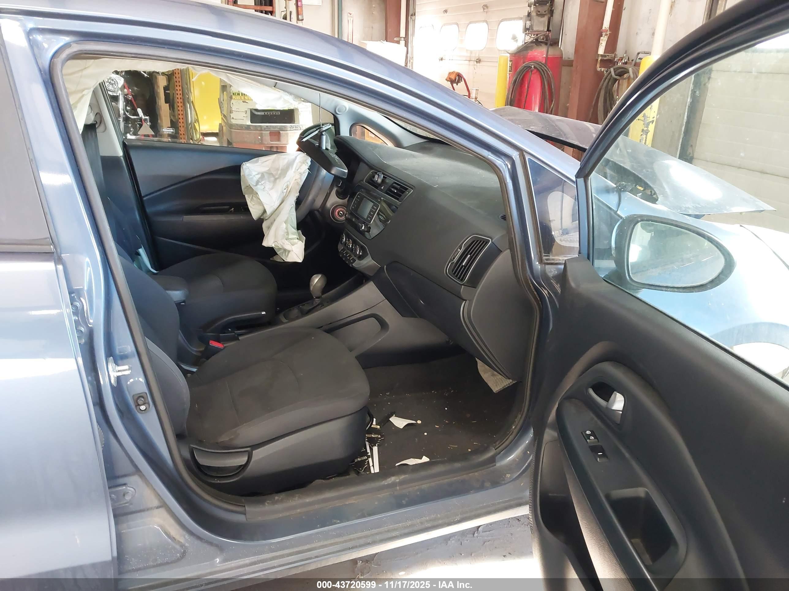 KIA RIO image 5