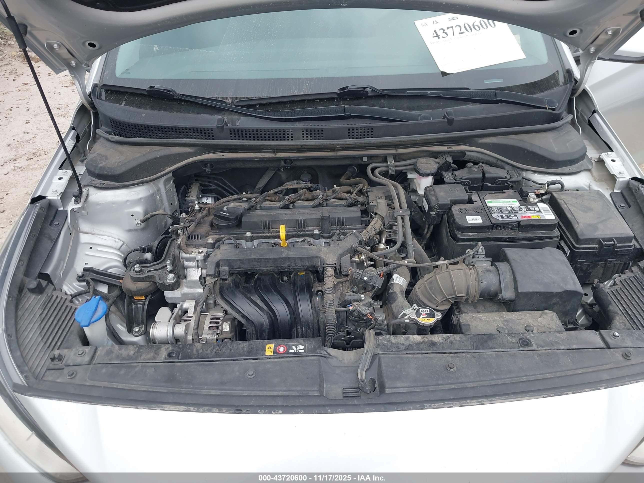 HYUNDAI ACCENT image 10