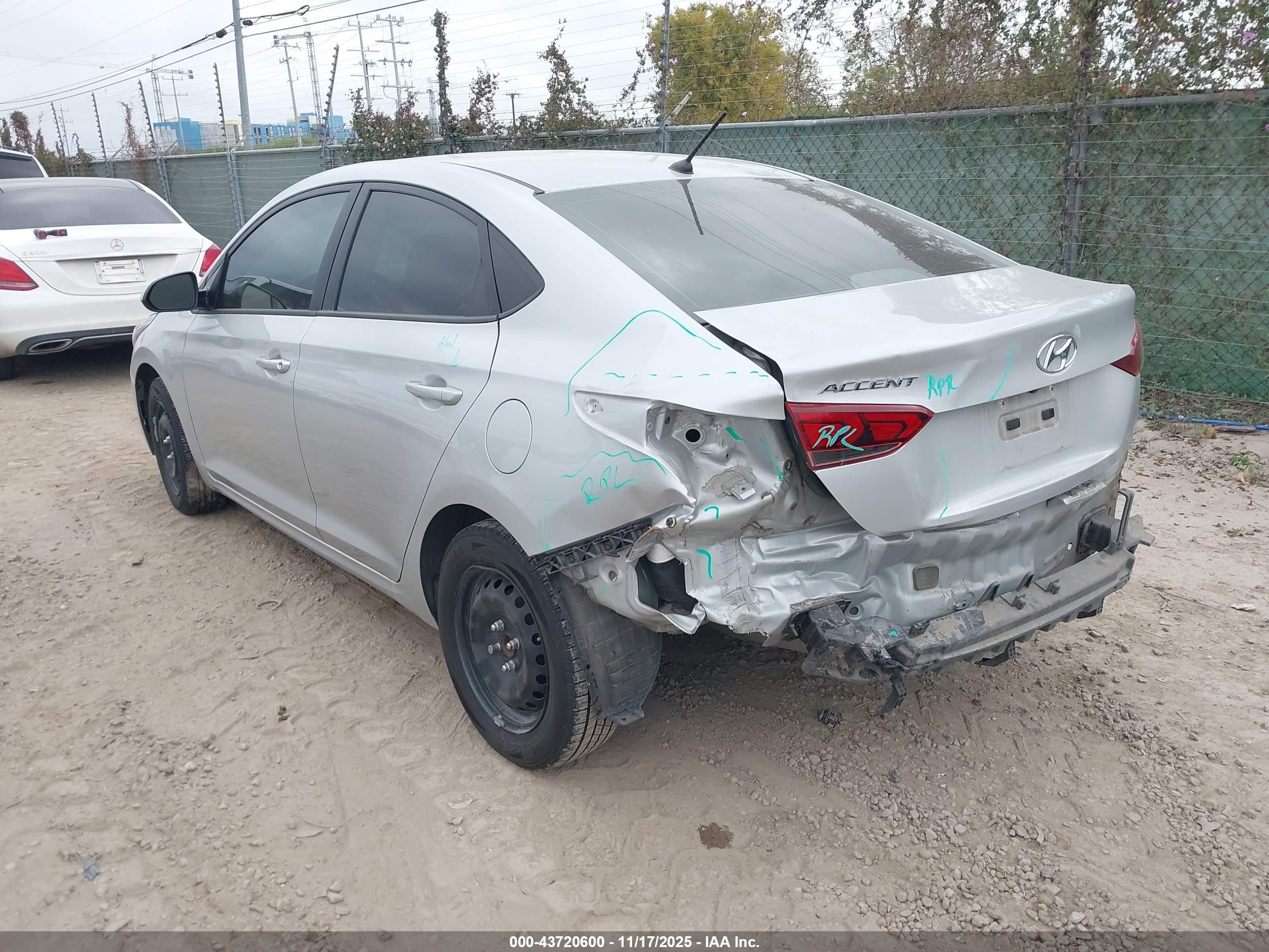 HYUNDAI ACCENT image 3