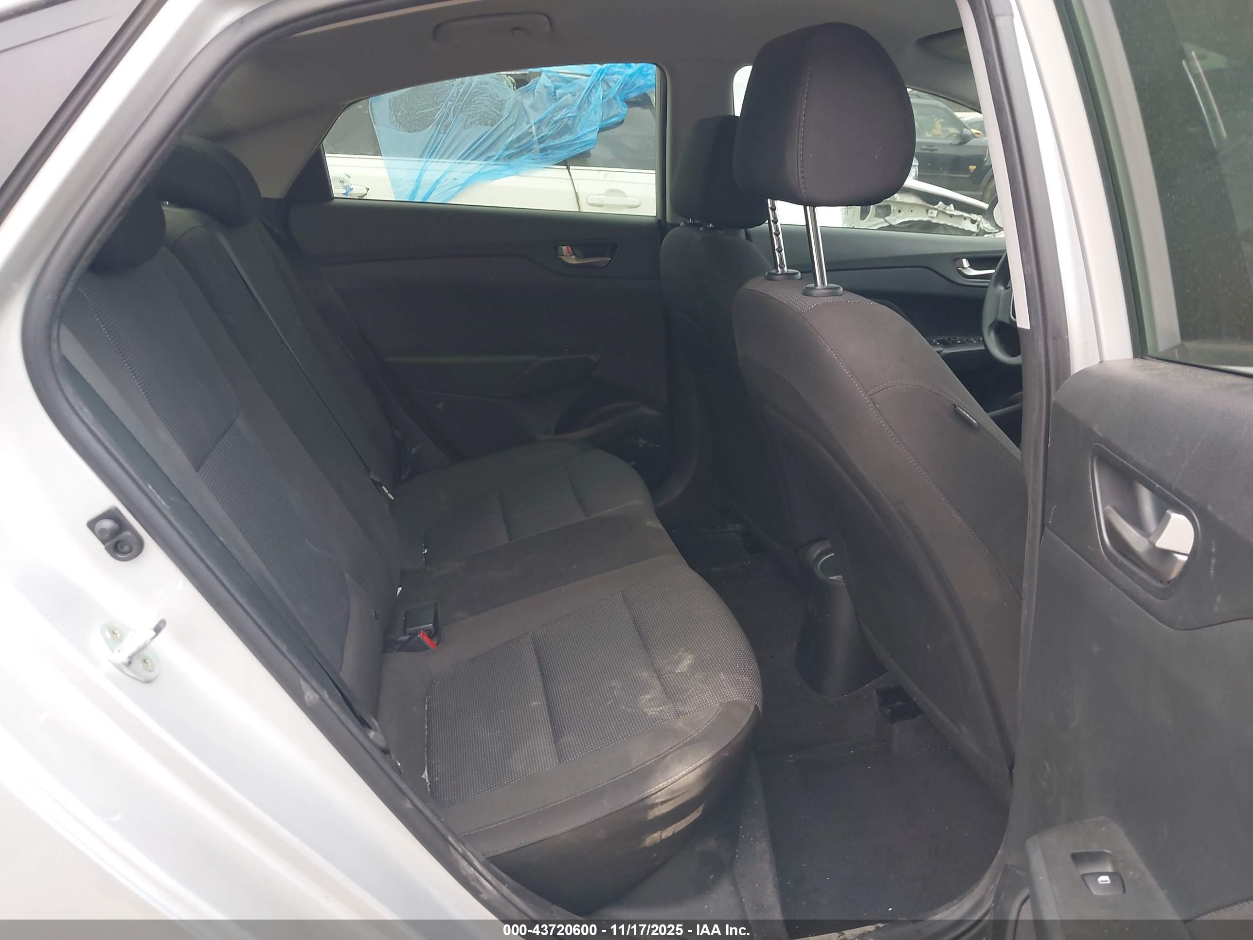 HYUNDAI ACCENT image 8