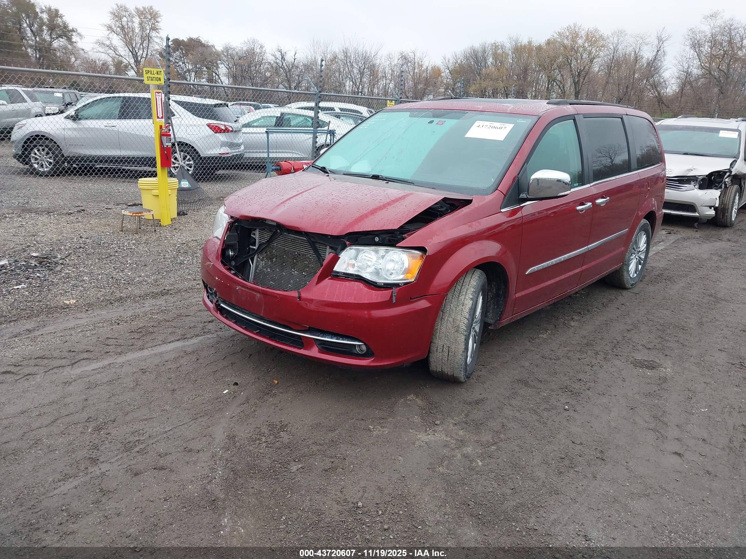 CHRYSLER TOWN image 2