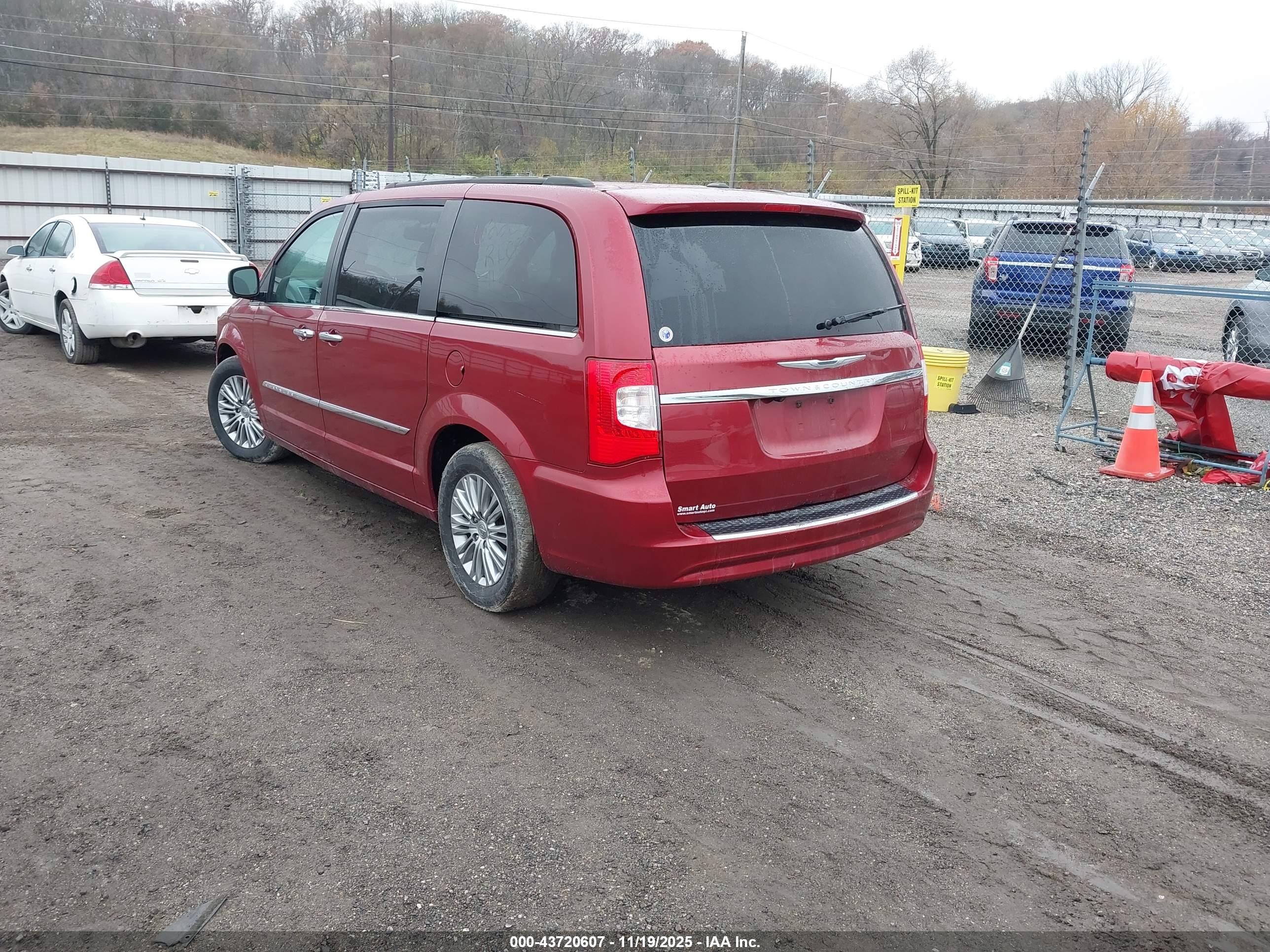 CHRYSLER TOWN image 3
