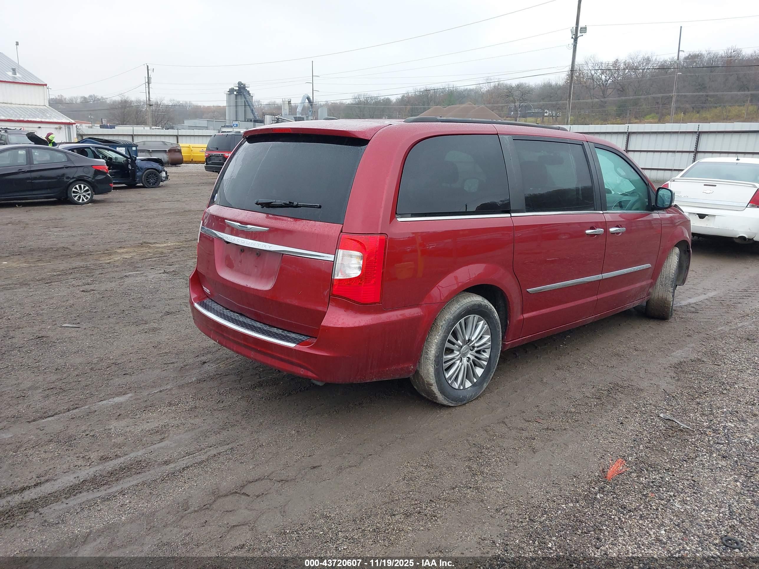CHRYSLER TOWN image 4
