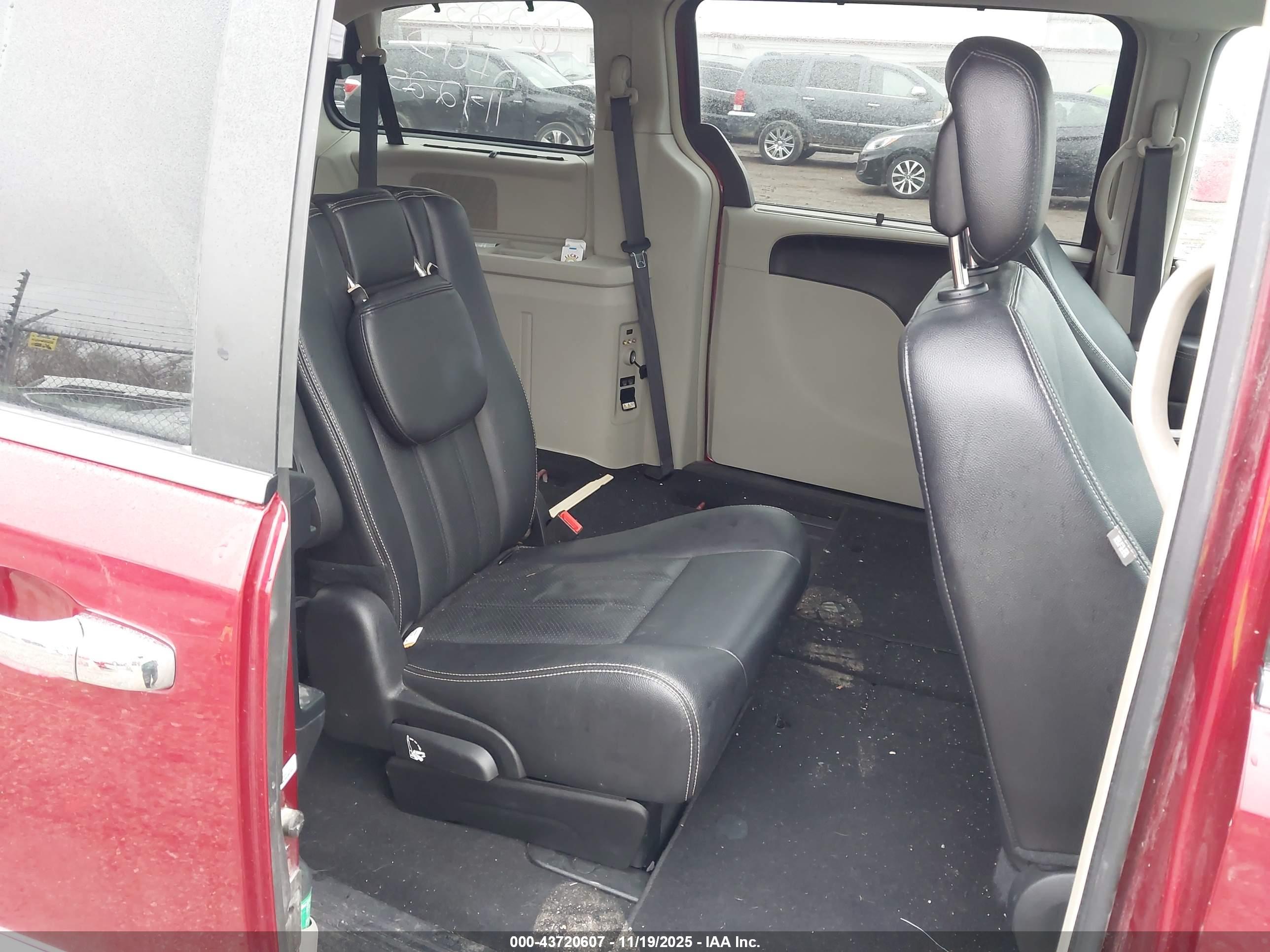 CHRYSLER TOWN image 8