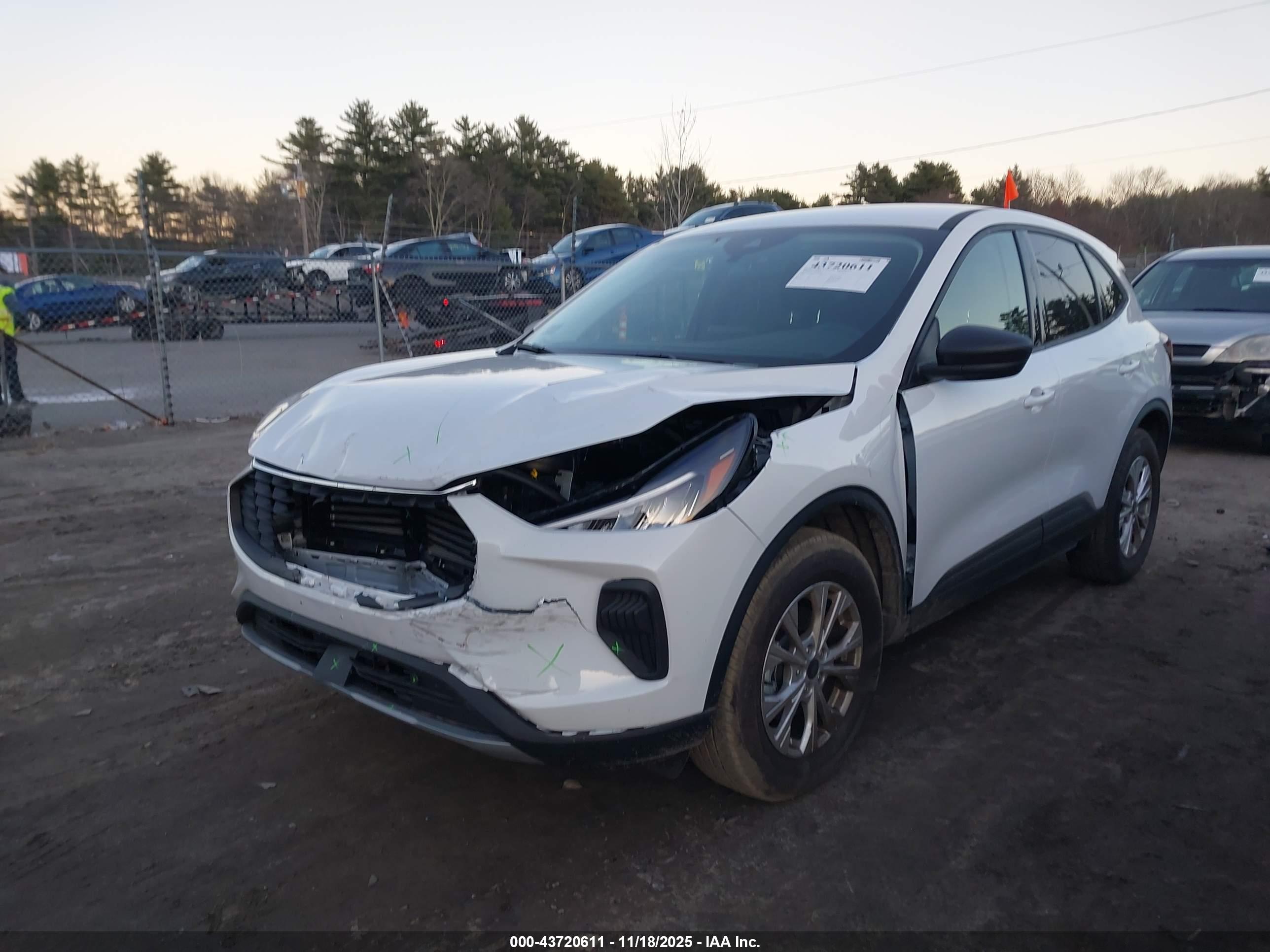FORD ESCAPE image 2