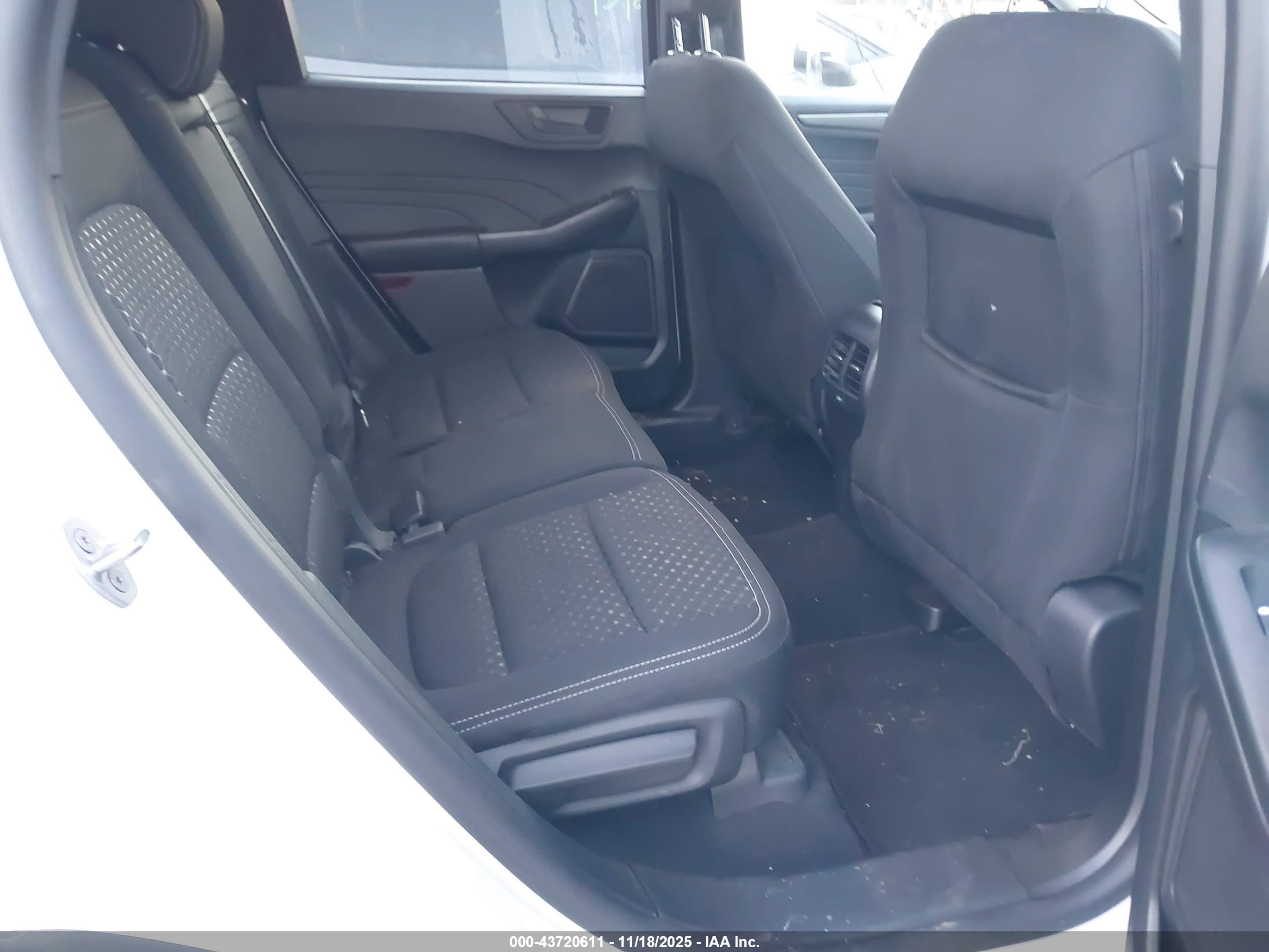 FORD ESCAPE image 8