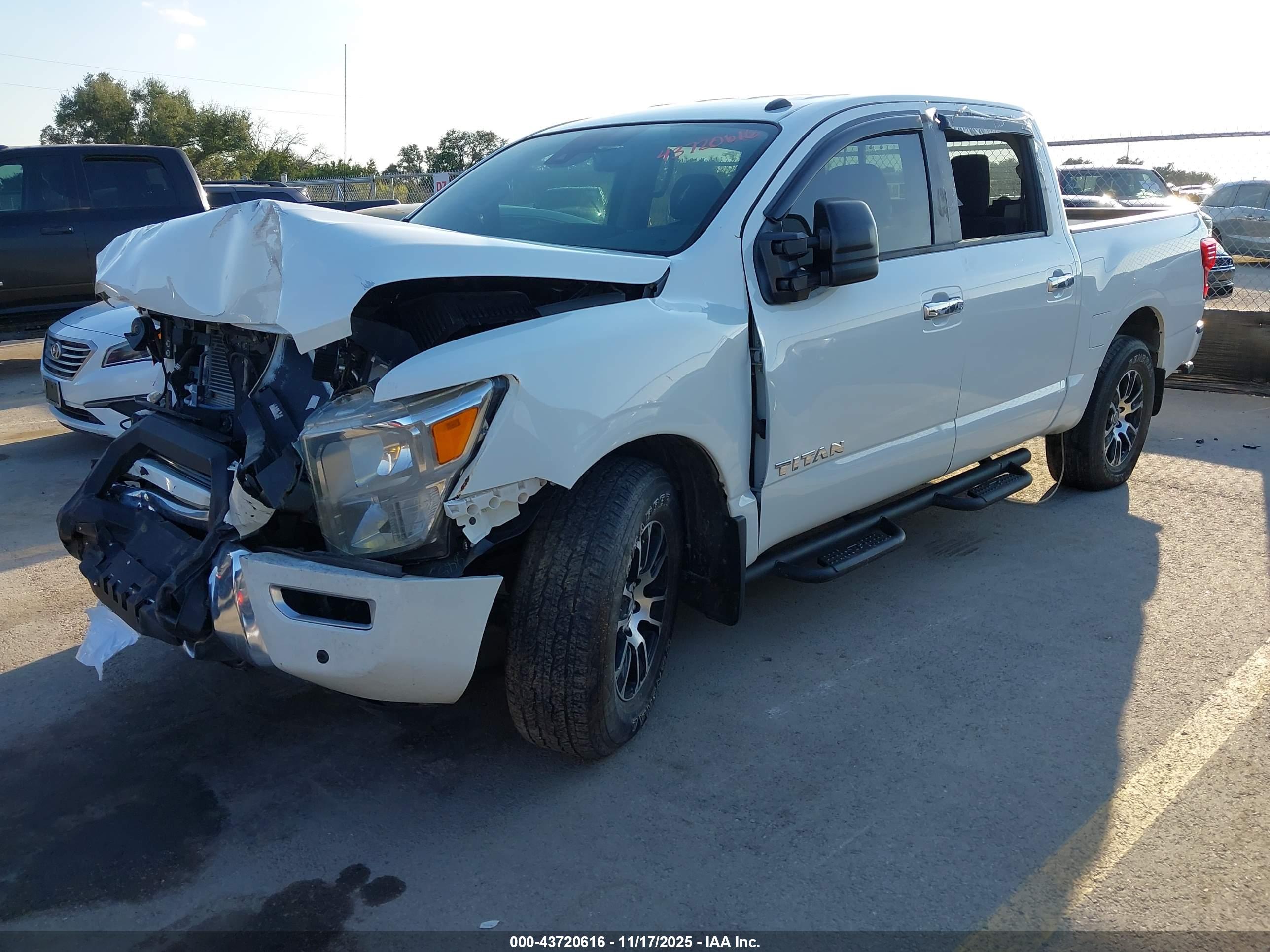NISSAN TITAN image 2
