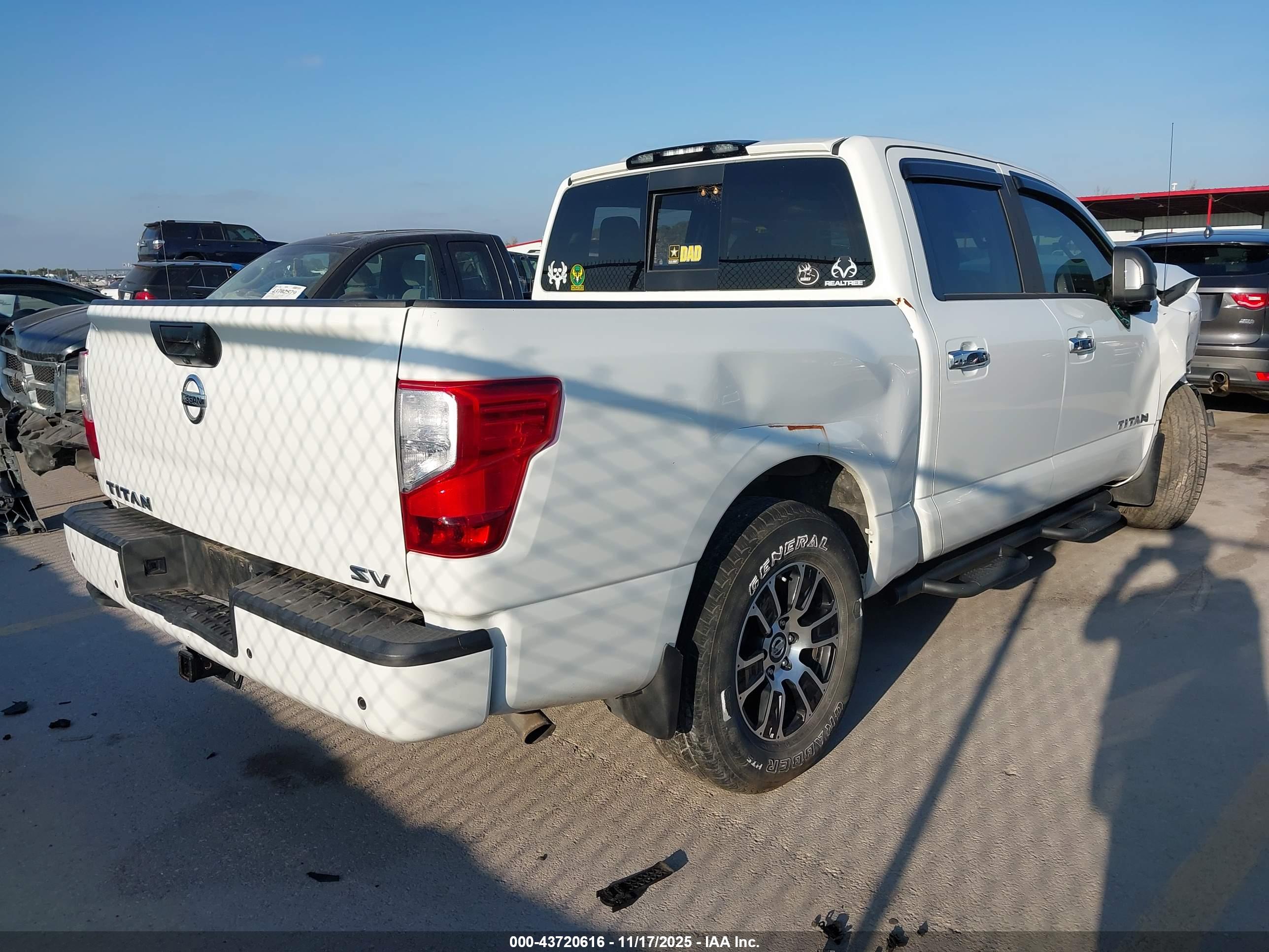 NISSAN TITAN image 4
