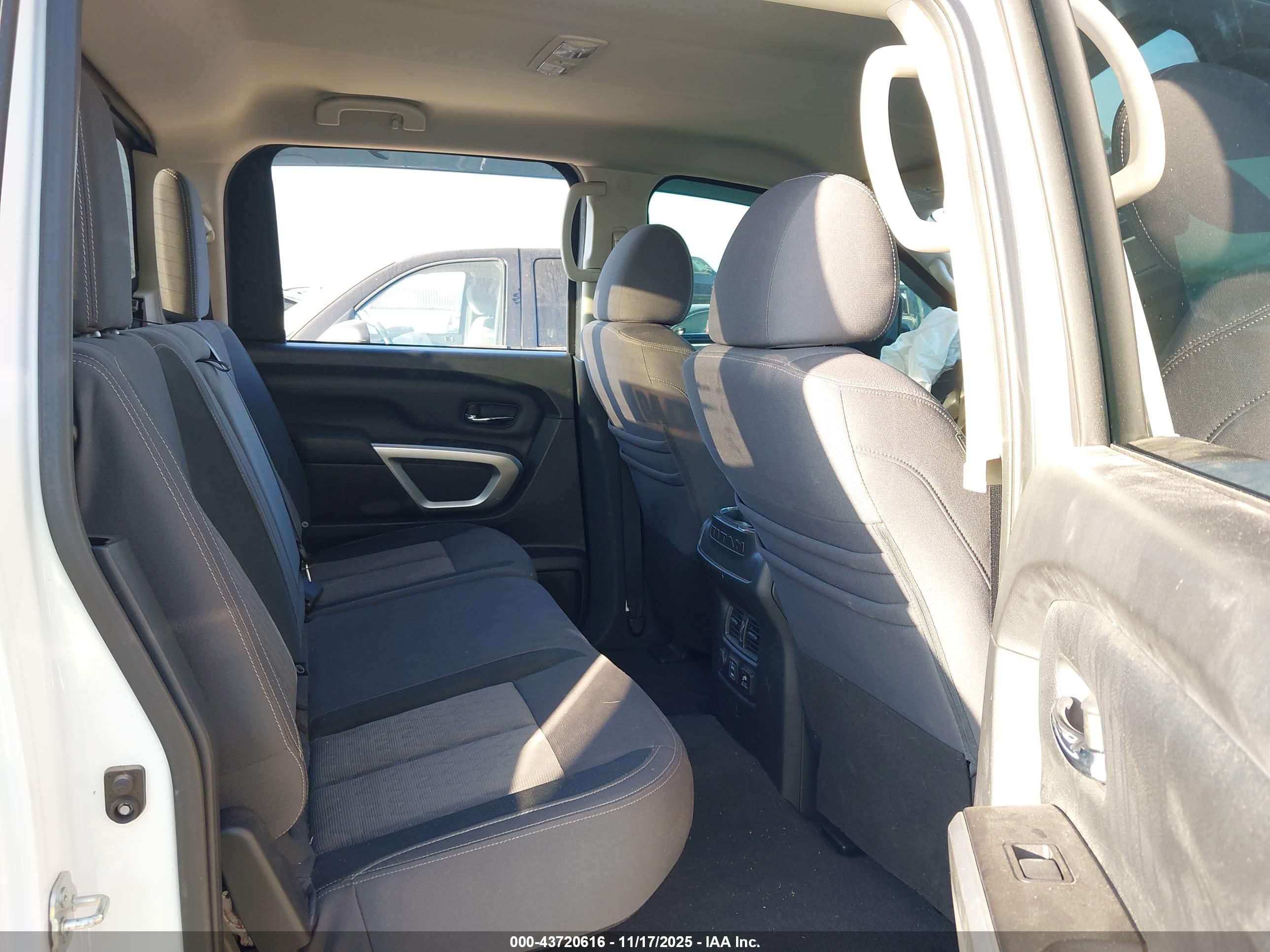 NISSAN TITAN image 8