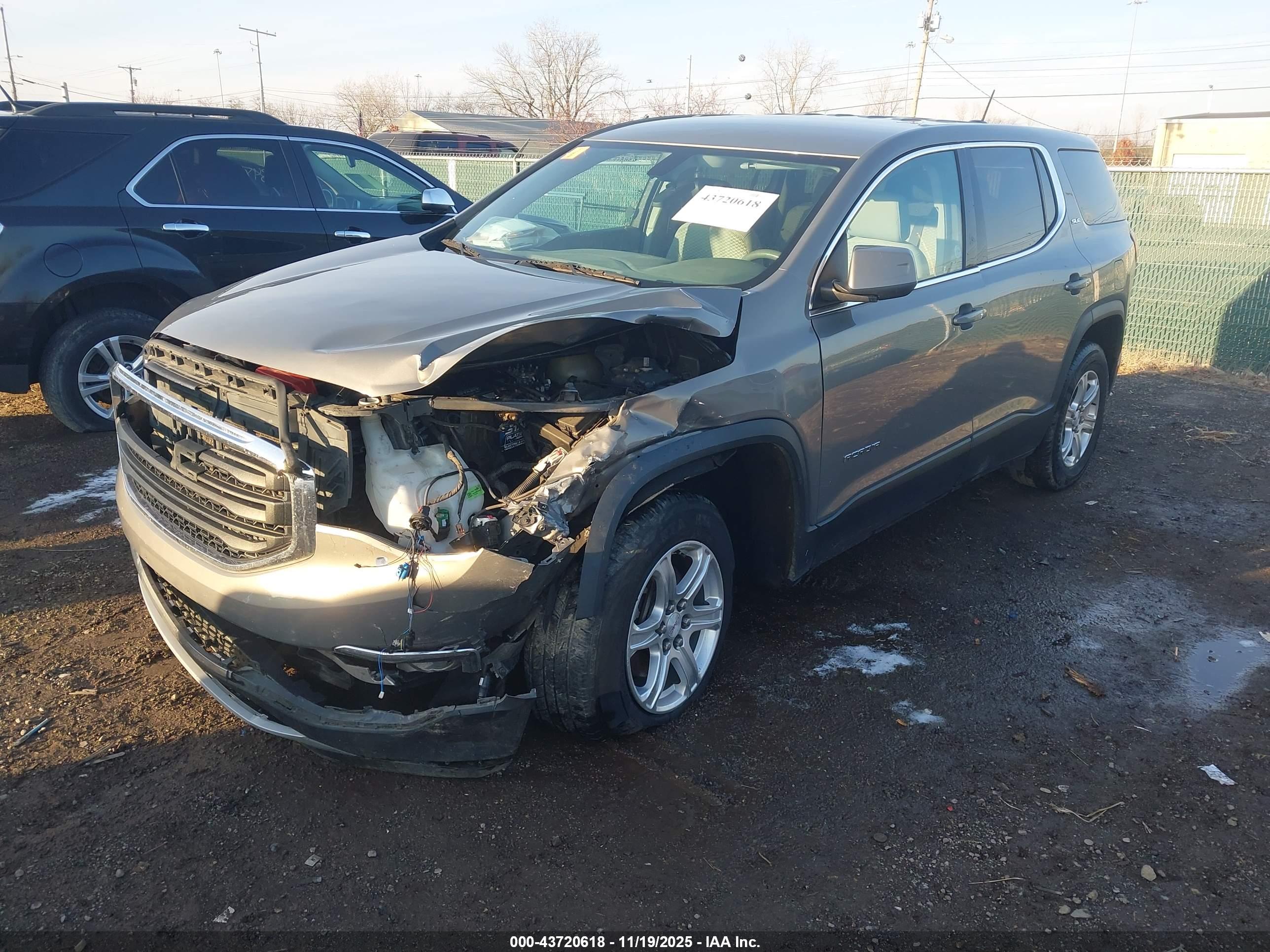 GMC ACADIA image 2