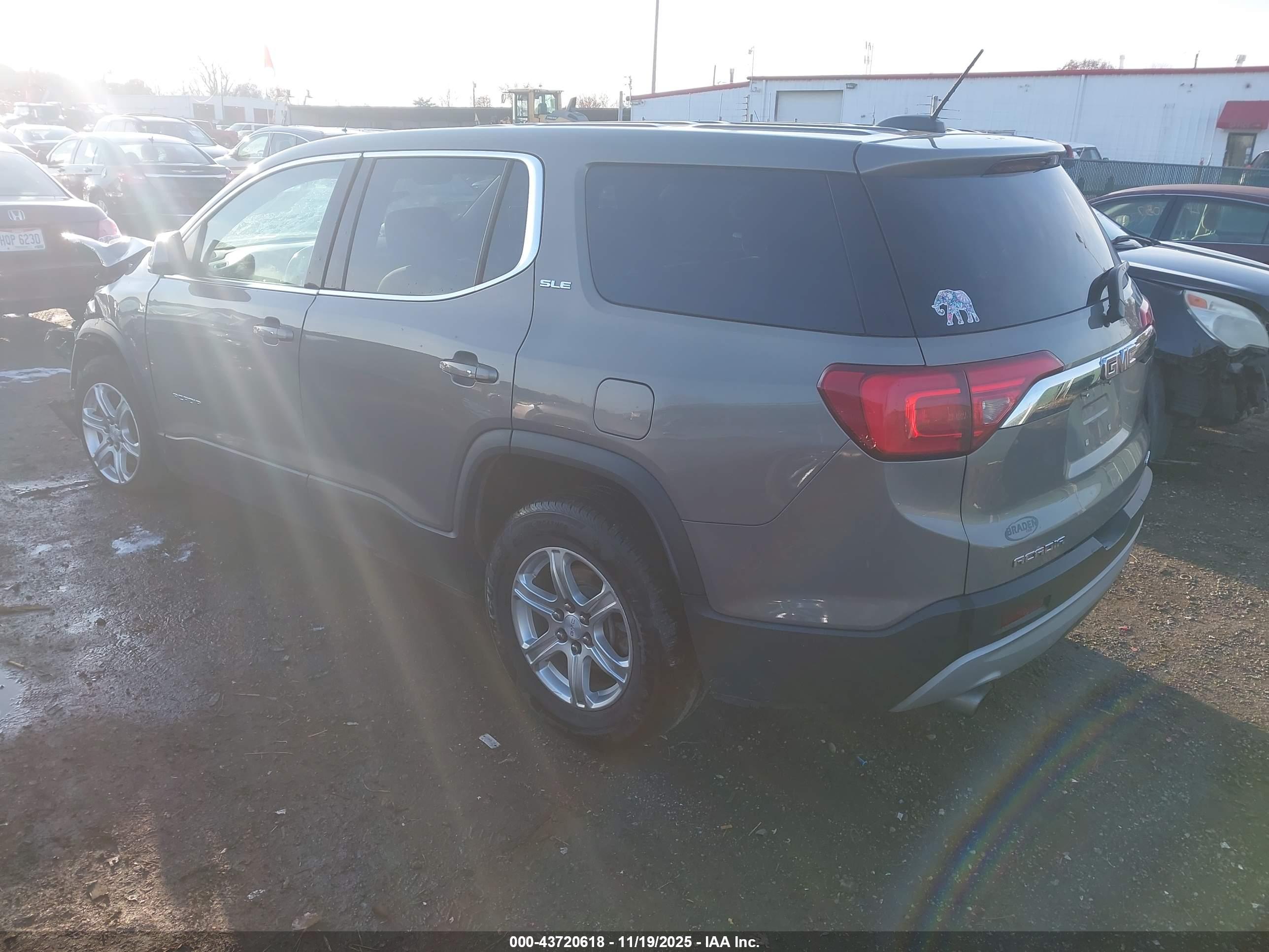 GMC ACADIA image 3