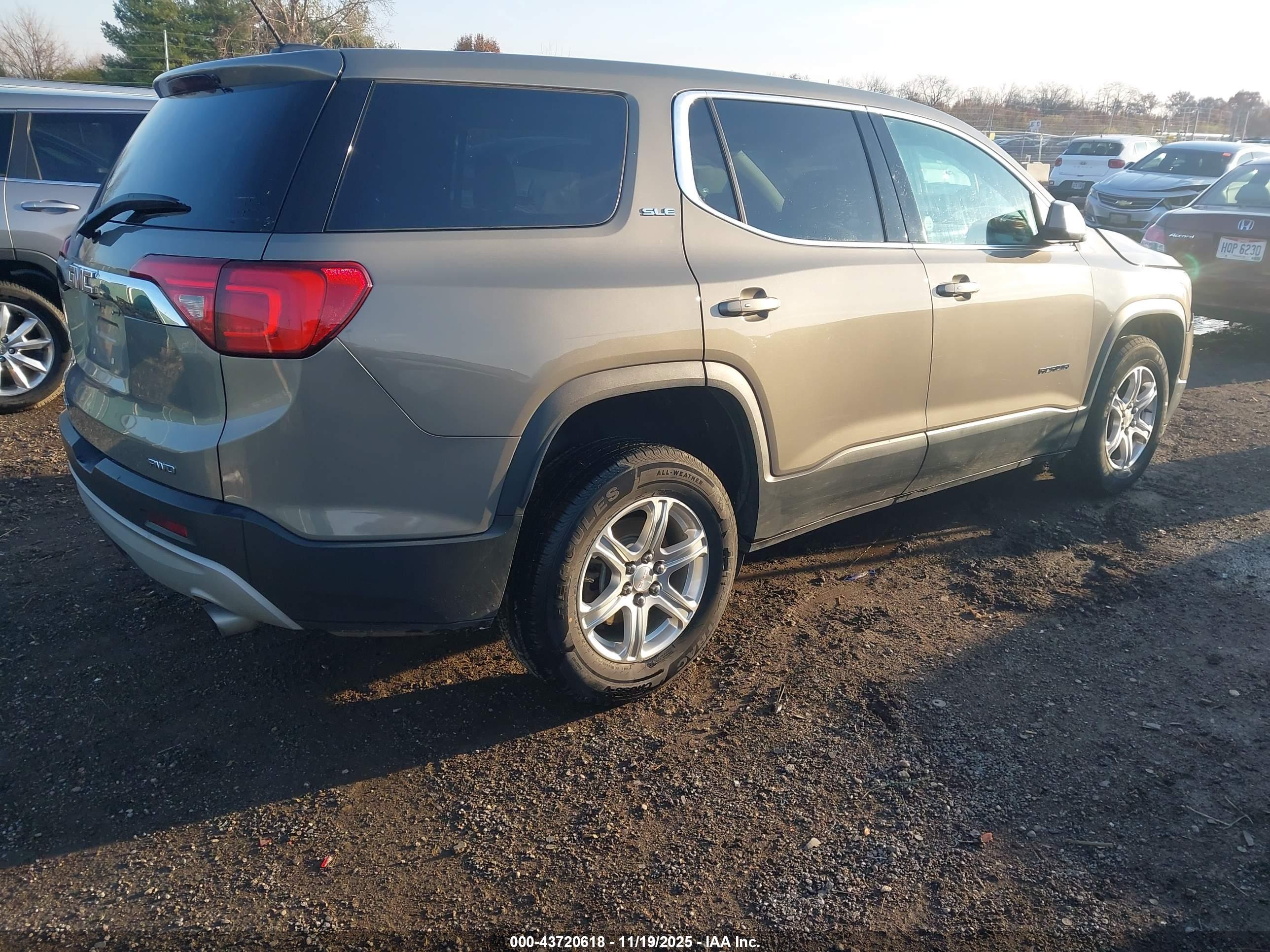 GMC ACADIA image 4