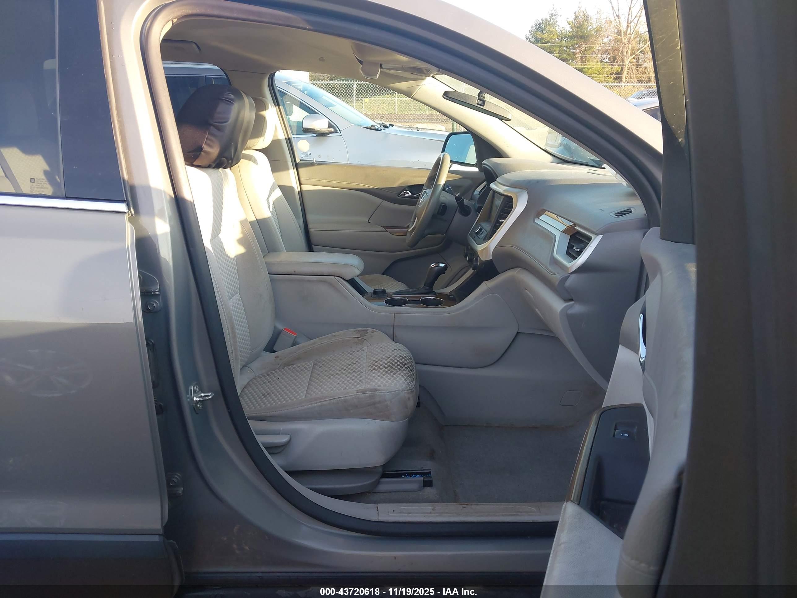 GMC ACADIA image 5