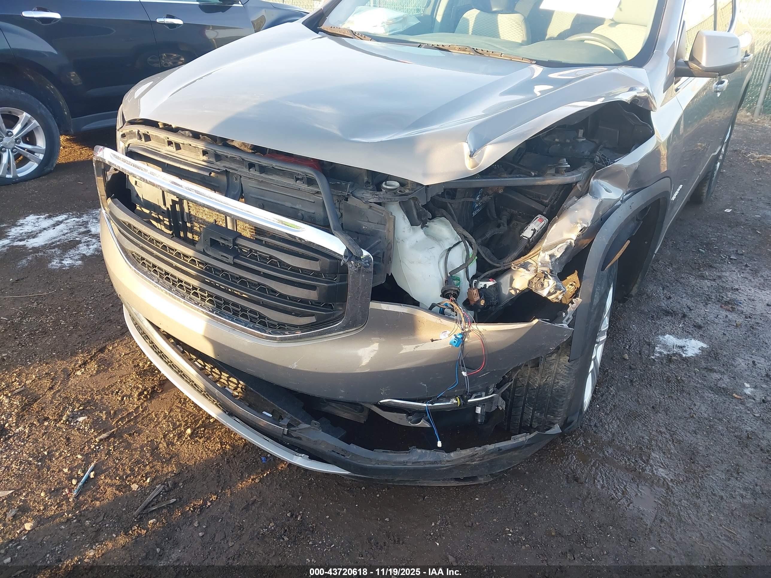 GMC ACADIA image 6