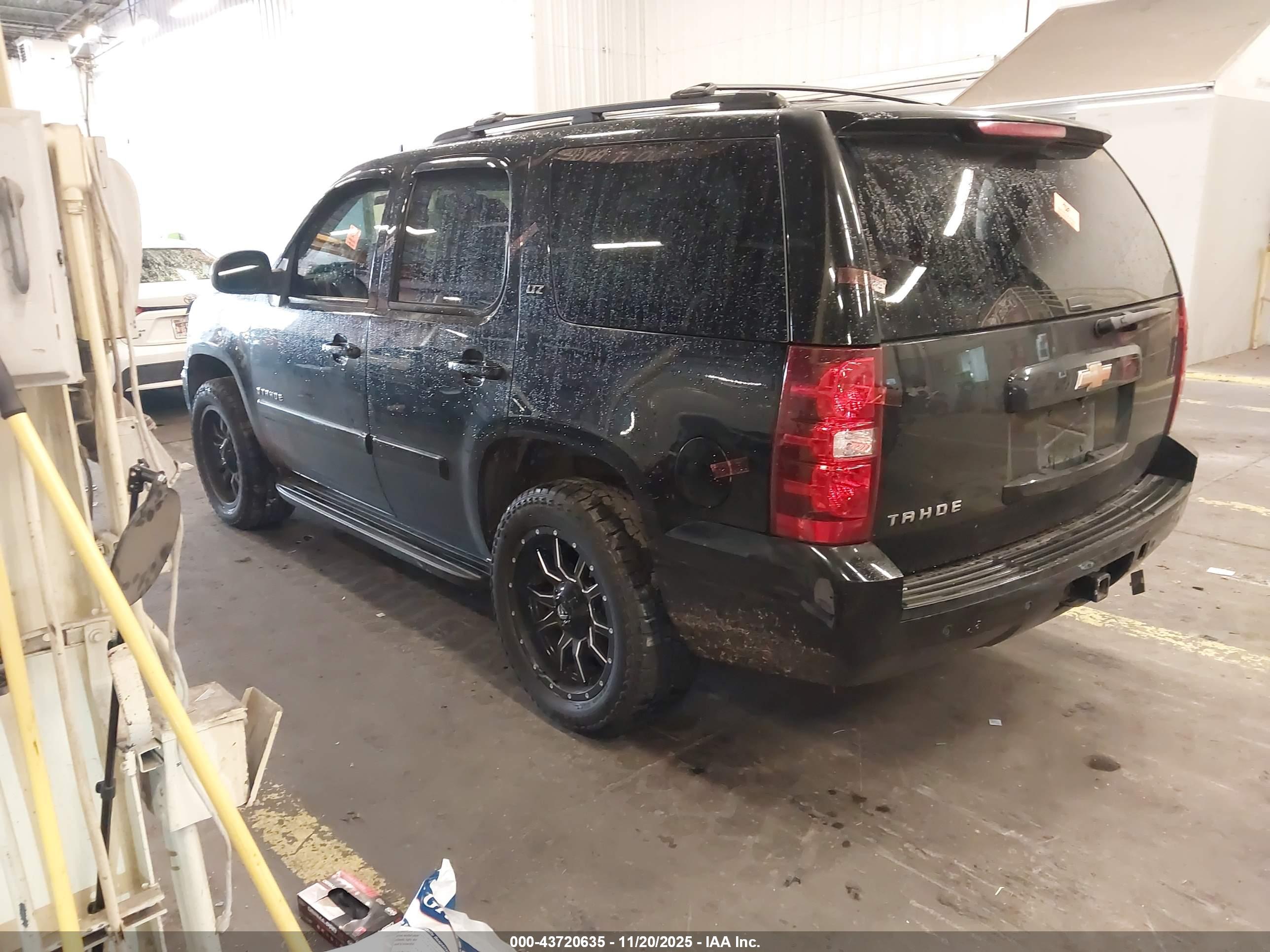 CHEVROLET TAHOE image 3