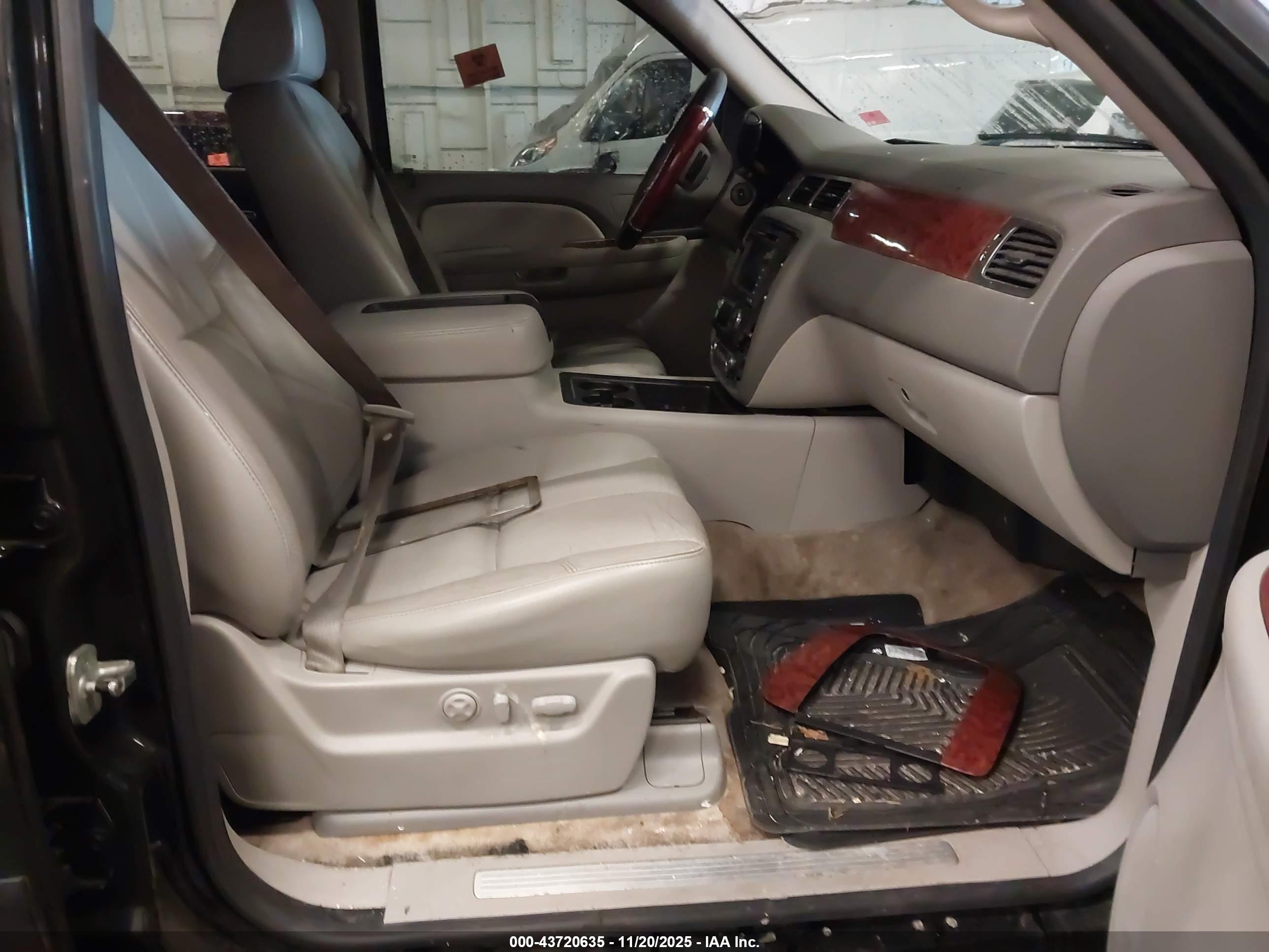 CHEVROLET TAHOE image 5