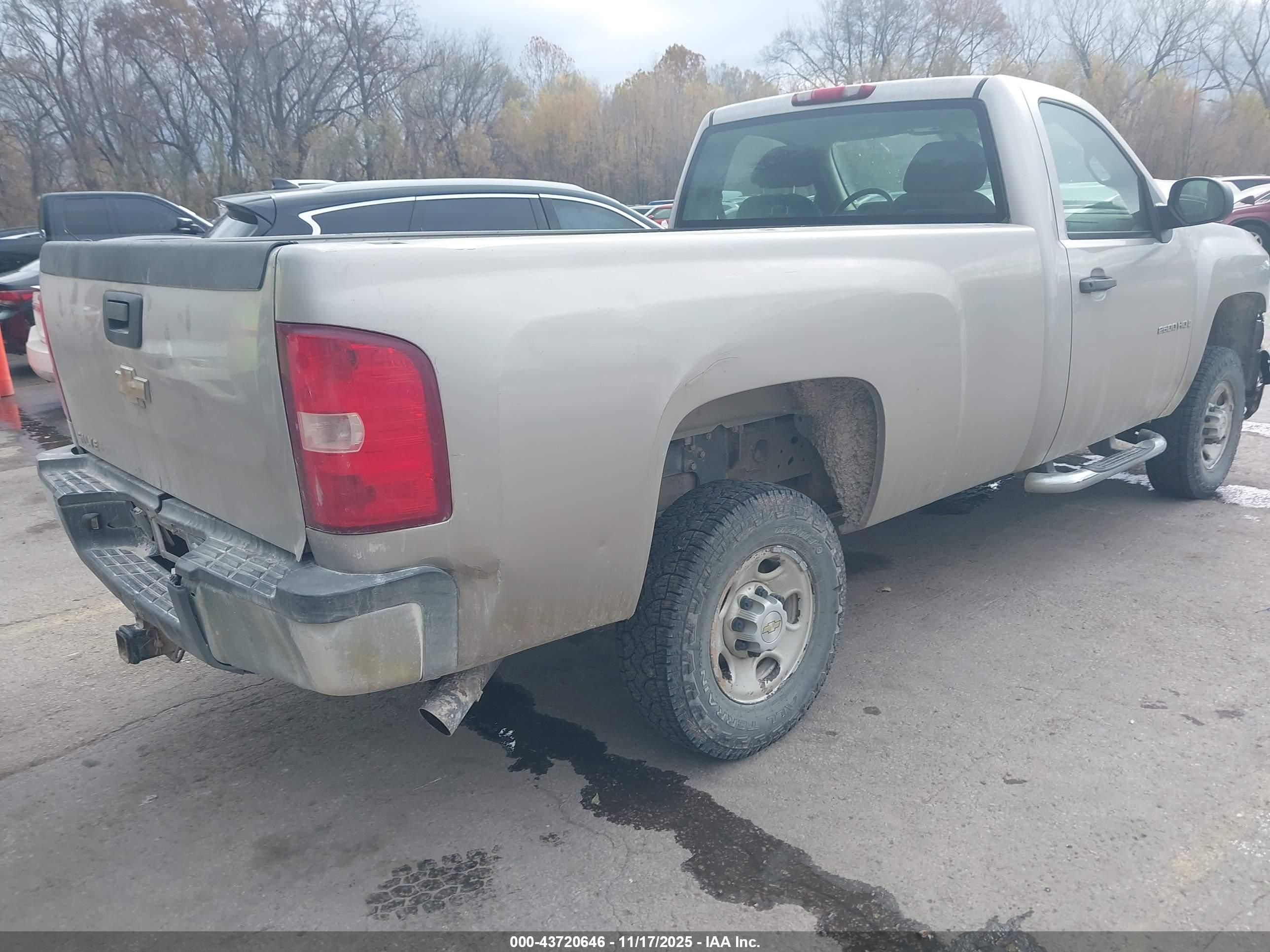 CHEVROLET SILVERADO image 4